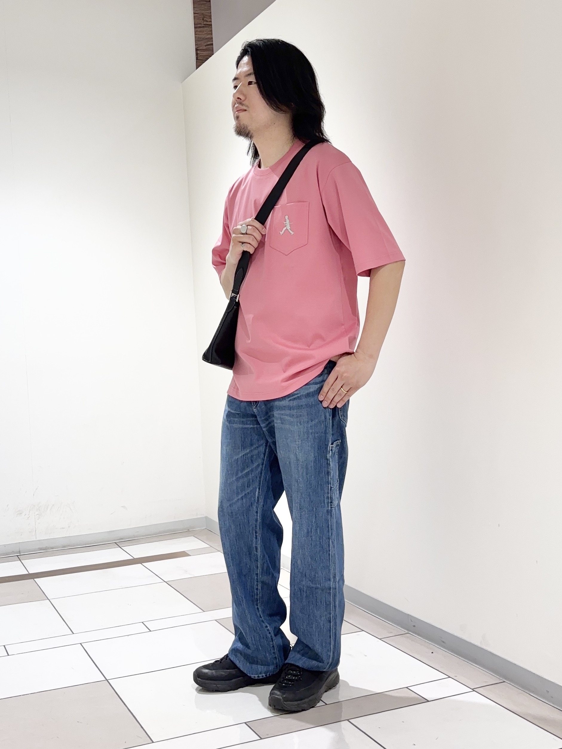 及川さんの「TAKEO KIKUCHI｜【BOWLER HAT LABEL】アイスクリアコットンボーラーハットウォーカー 半袖ポケT」を使ったコーディネート