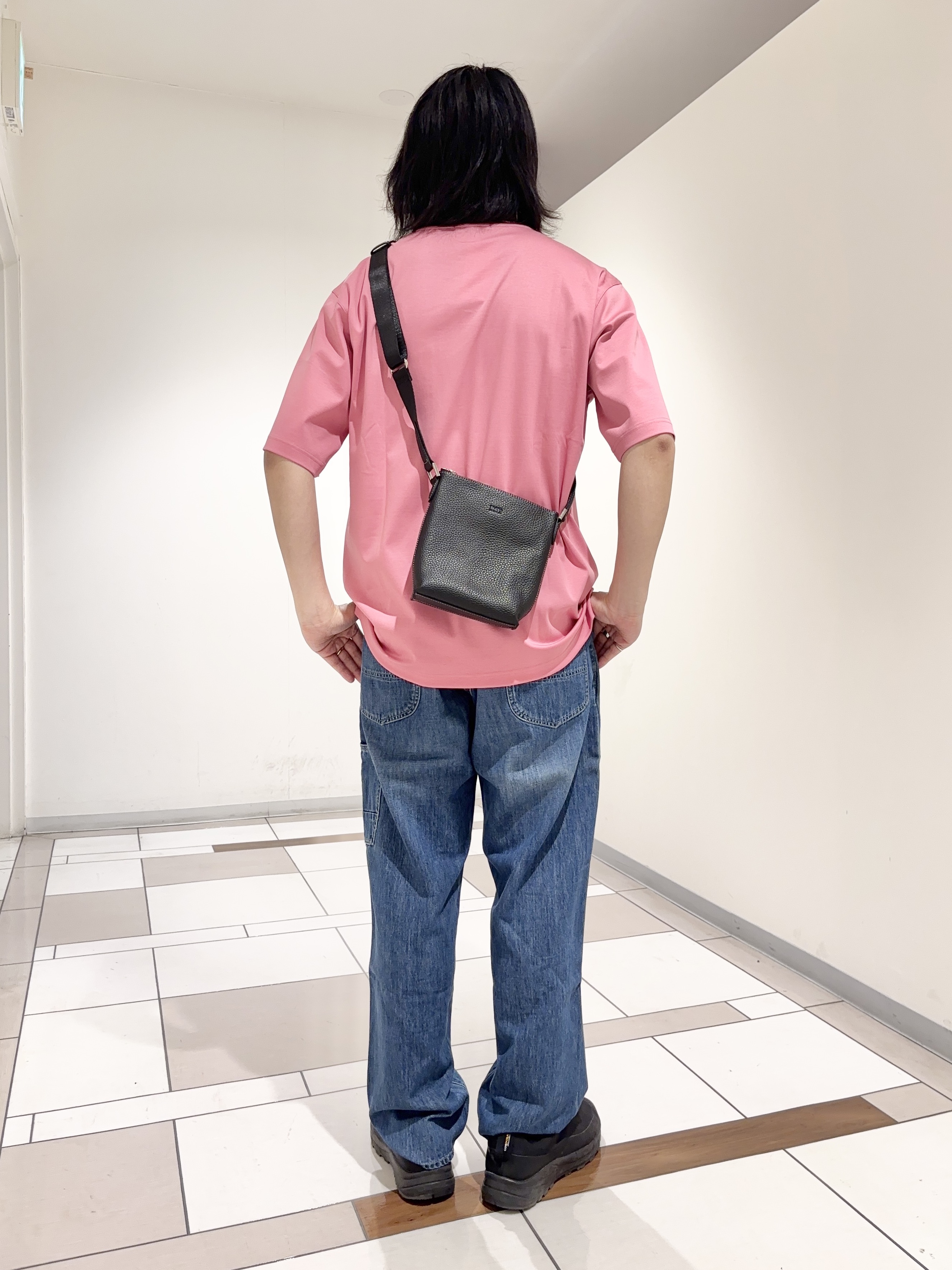 及川さんの「TAKEO KIKUCHI｜【BOWLER HAT LABEL】アイスクリアコットンボーラーハットウォーカー 半袖ポケT」を使ったコーディネート