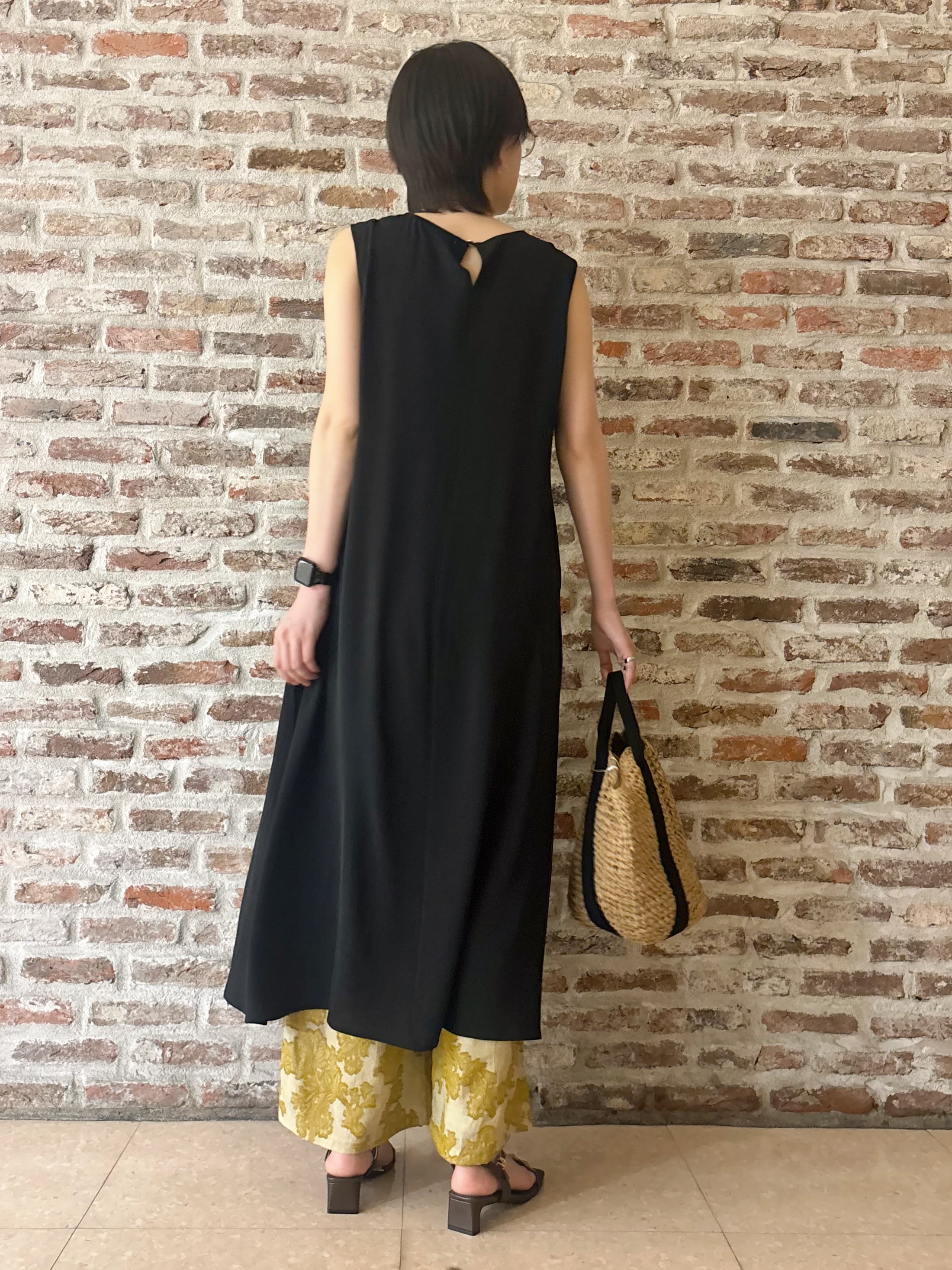 しばさんの「THE SHOP TK｜ポジティブカラーが映える　バイオウォッシュバックギャザーシャツ」を使ったコーディネート