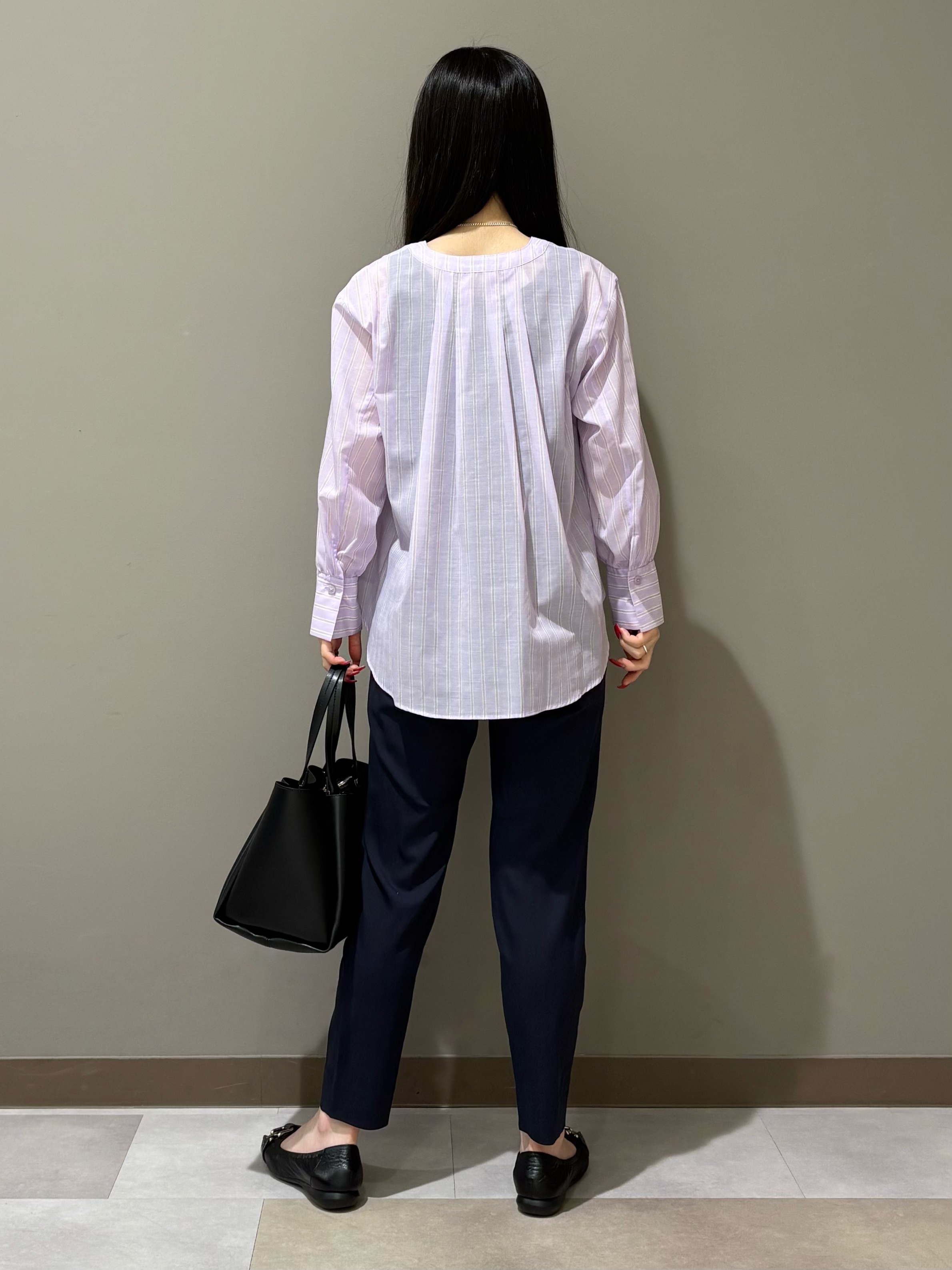 KEIKOさんの「INDIVI｜【洗える／軽やか】無地＆ストライプ柄 切替タックブラウス」を使ったコーディネート