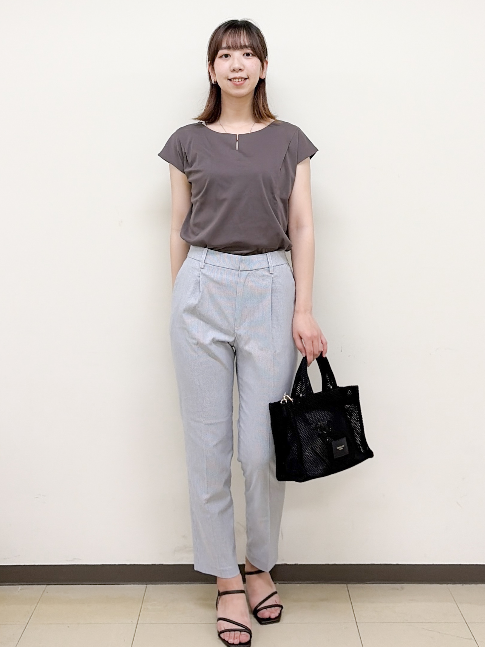 yurinaさんの「index｜【接触冷感】ビジューキーネックフレンチトップス《UVケア／洗濯機OK／XS～3L／8col》」を使ったコーディネート