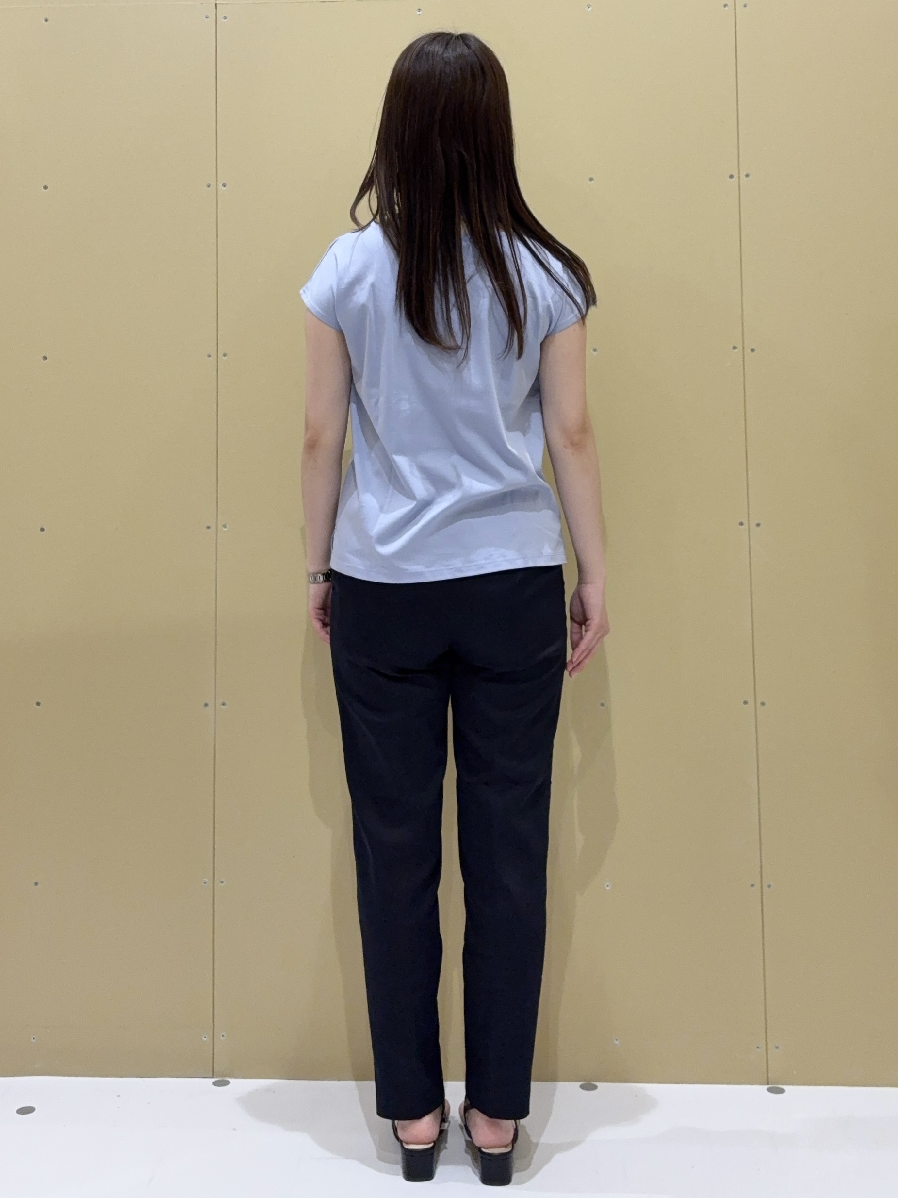 EMIRIさんの「OPAQUE.CLIP｜【接触冷感】ビジューキーネックフレンチトップス《UVケア／洗濯機OK／XS～3L／8col》」を使ったコーディネート
