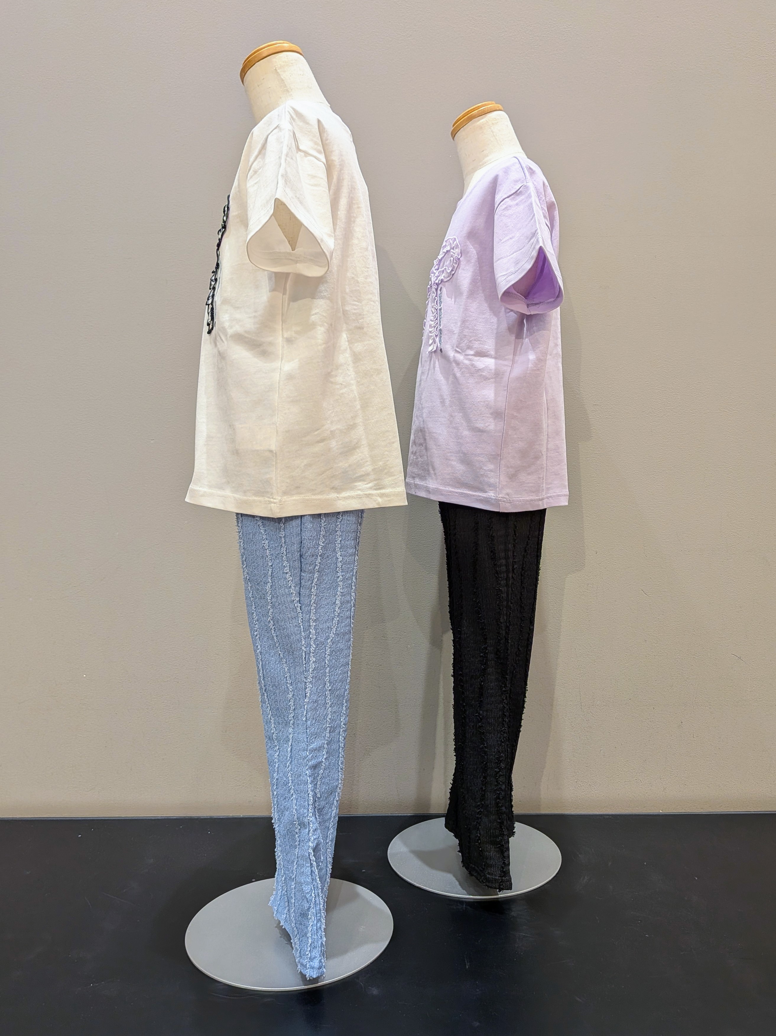 vacheさんの「SHOO･LA･RUE｜【100-150cm】ギンガムリボンTシャツ」を使ったコーディネート