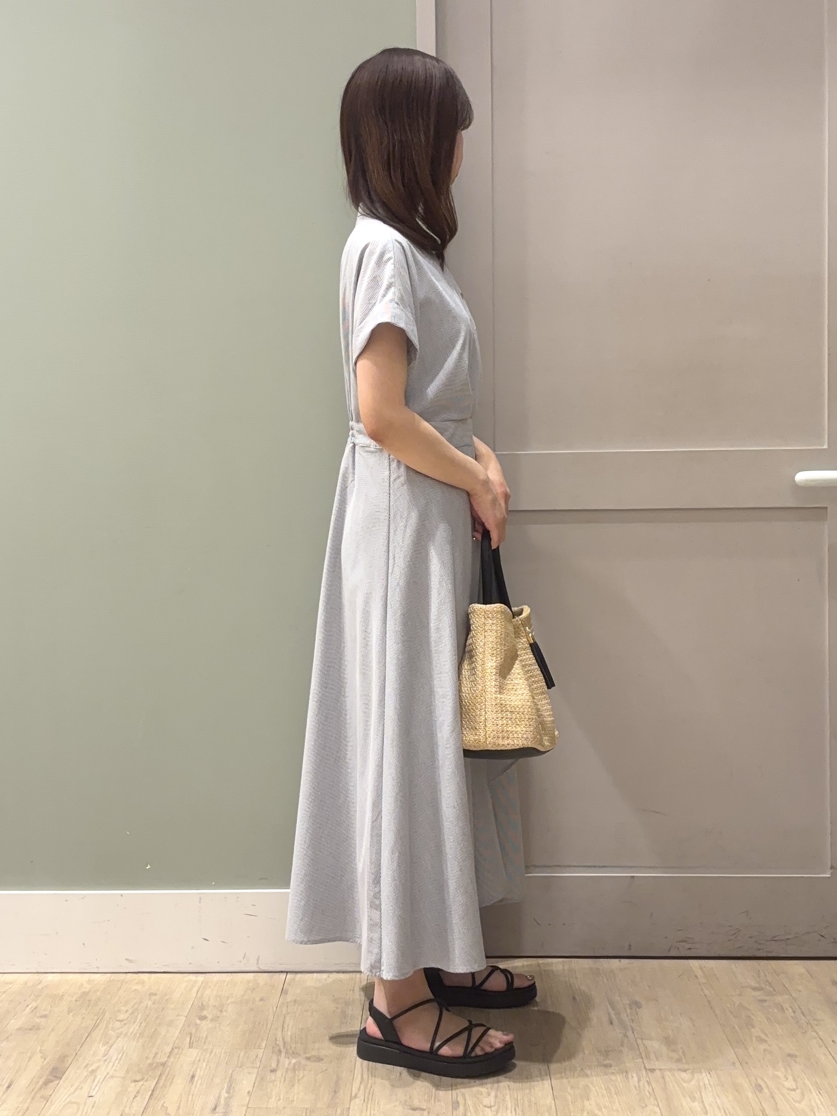 しばみさんの「grove｜【洗える】さらっと軽やか、カシュクール風サッカーワンピース」を使ったコーディネート