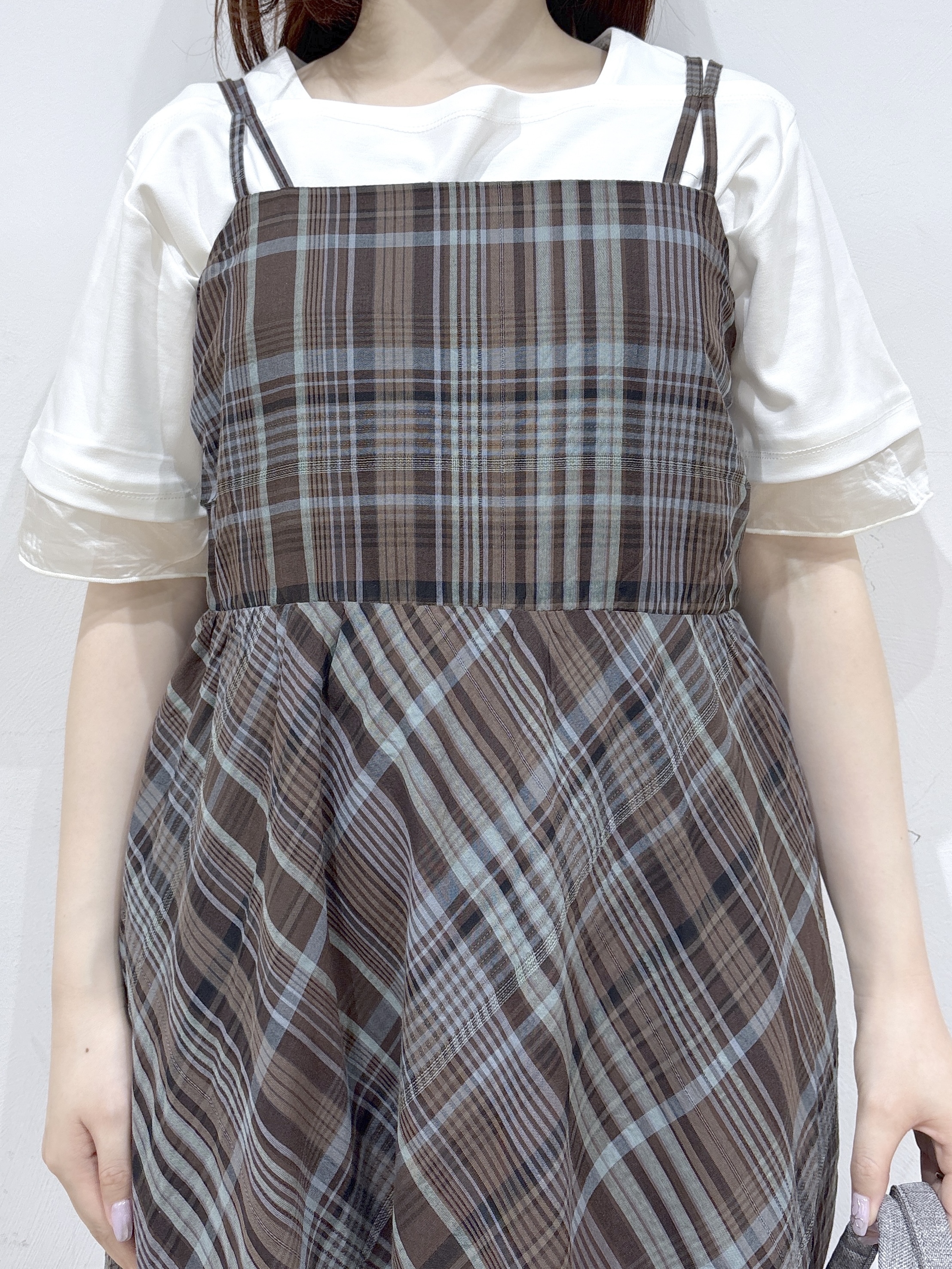 るーさんの「grove｜【二の腕カバー/UVカット・ひんやり】袖口シアースクエアネックTシャツ」を使ったコーディネート