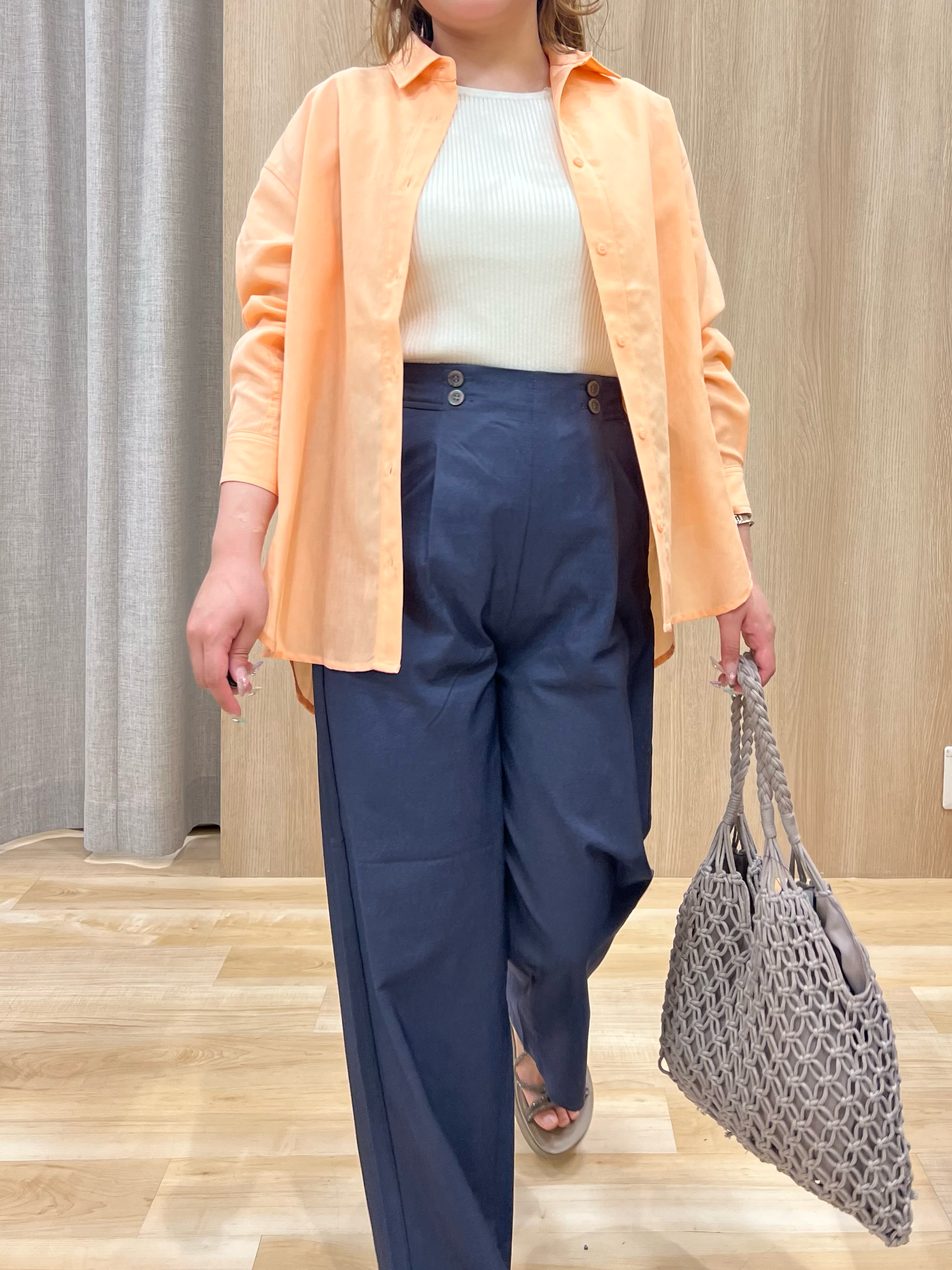 みことさんの「grove｜【洗濯機OK・ひんやり】朝晩の気温差に◎軽やかシアーシャツ」を使ったコーディネート