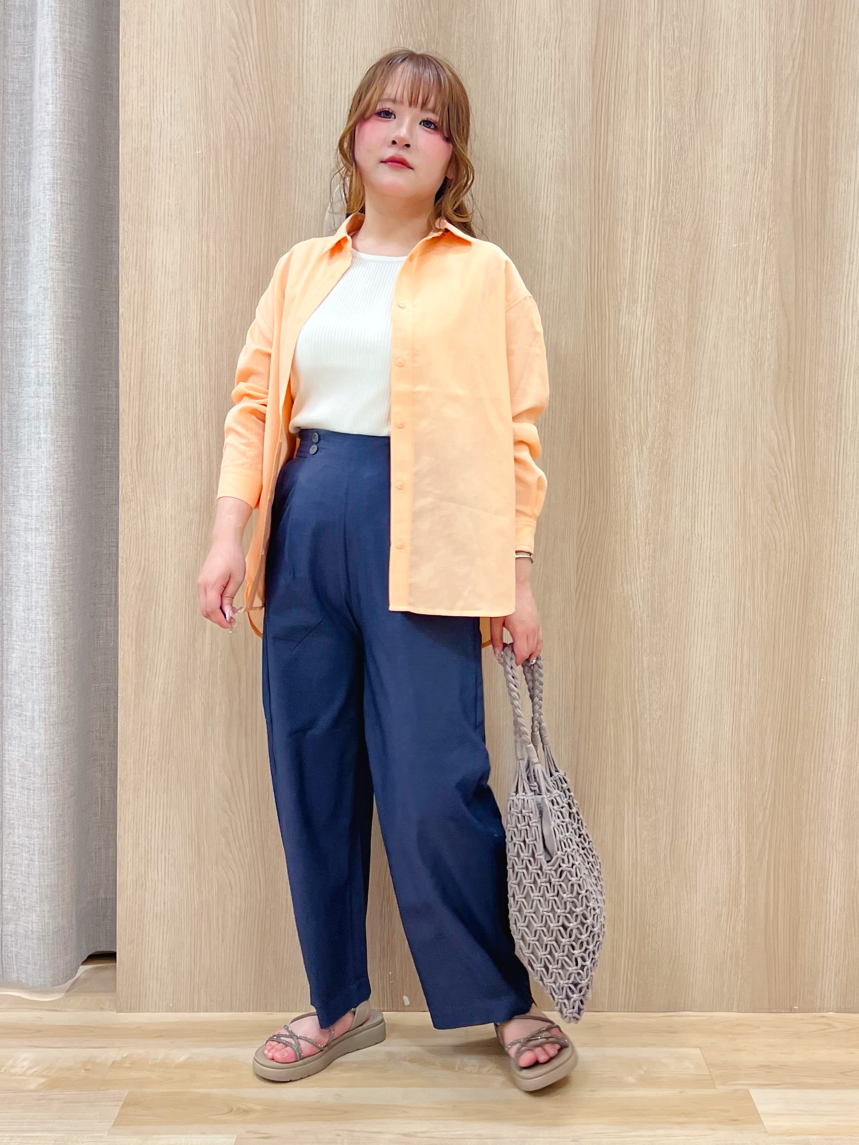 みことさんの「grove｜【洗濯機OK・ひんやり】朝晩の気温差に◎軽やかシアーシャツ」を使ったコーディネート