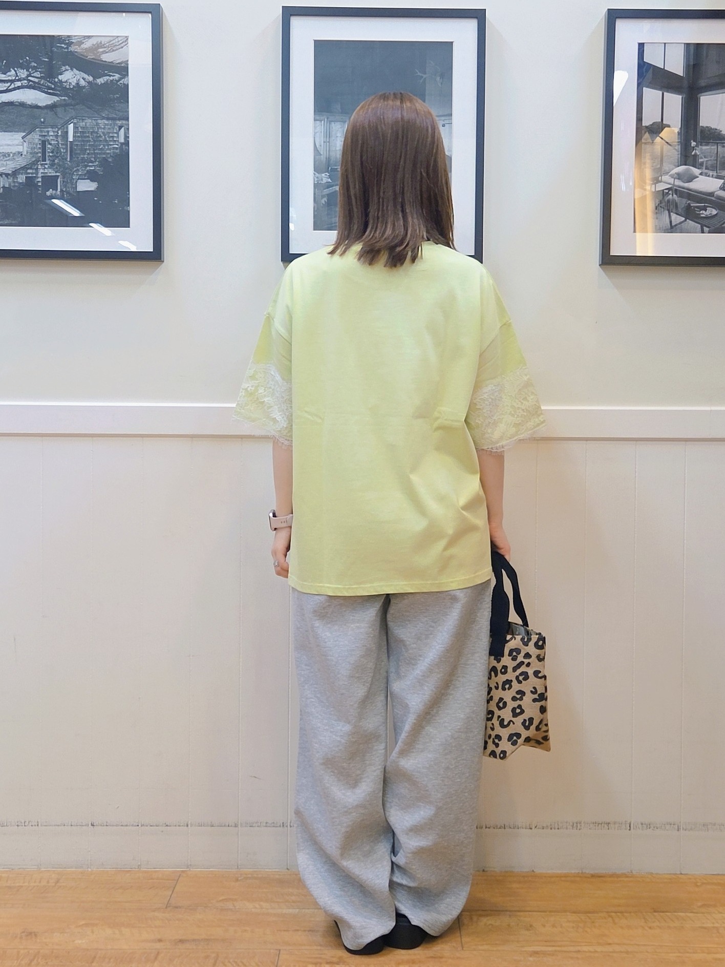 nao.さんの「SHOO･LA･RUE｜【ひんやり/洗濯機可】レースデザインでこなれ見え ロゴプリントTシャツ」を使ったコーディネート