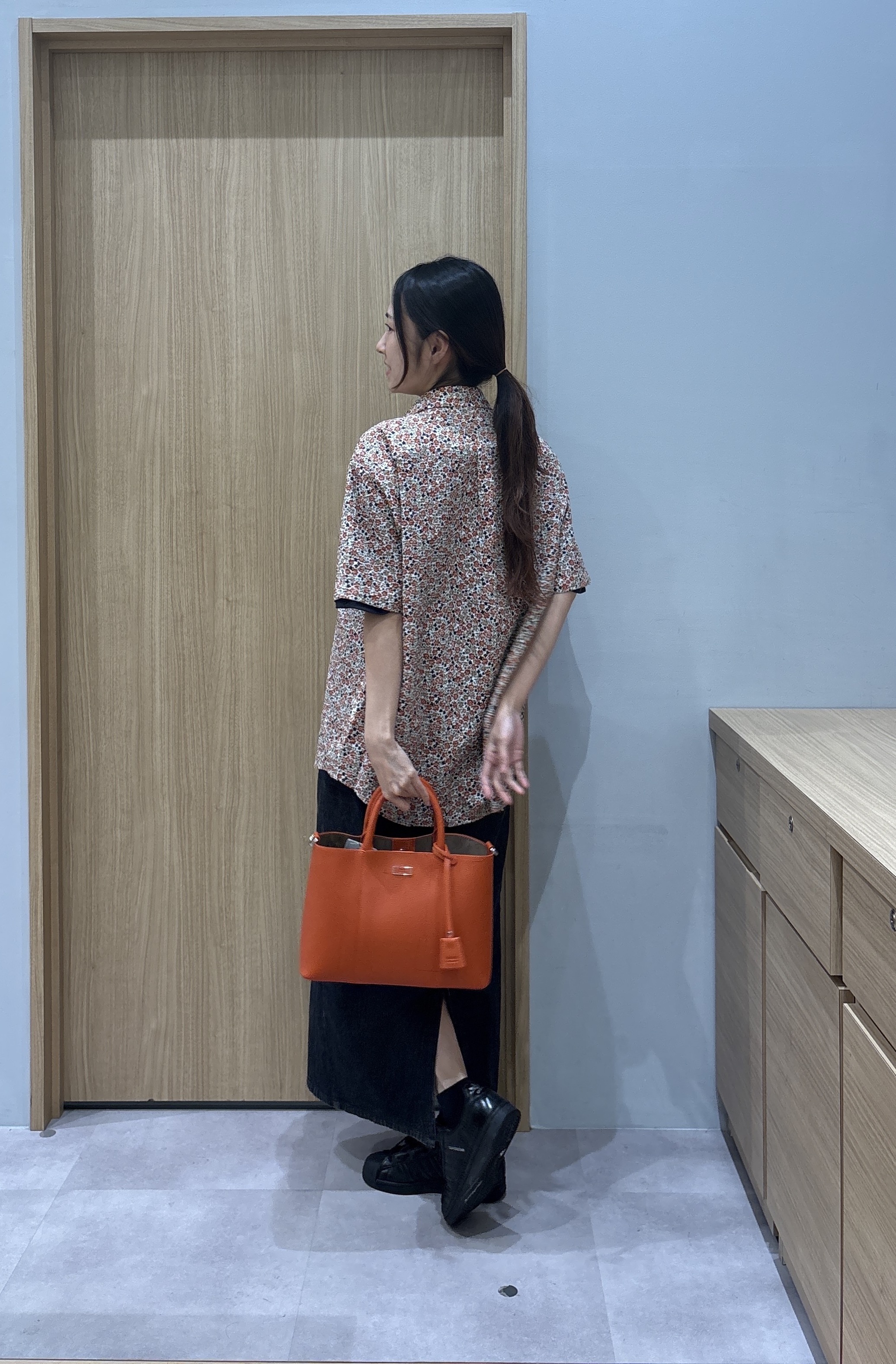 よぴさんの「TAKEO KIKUCHI｜リップル小花シャツ」を使ったコーディネート