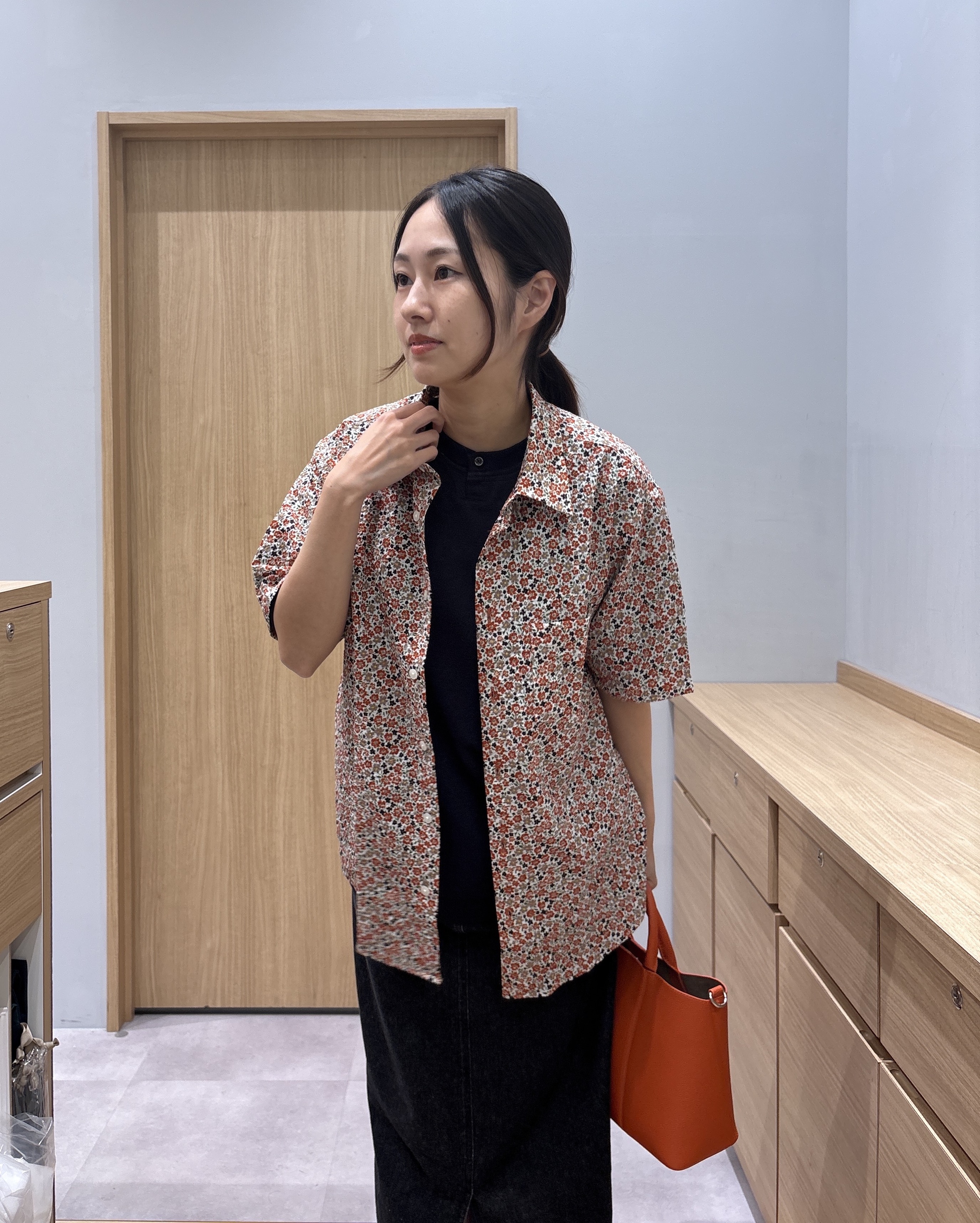 よぴさんの「TAKEO KIKUCHI｜リップル小花シャツ」を使ったコーディネート