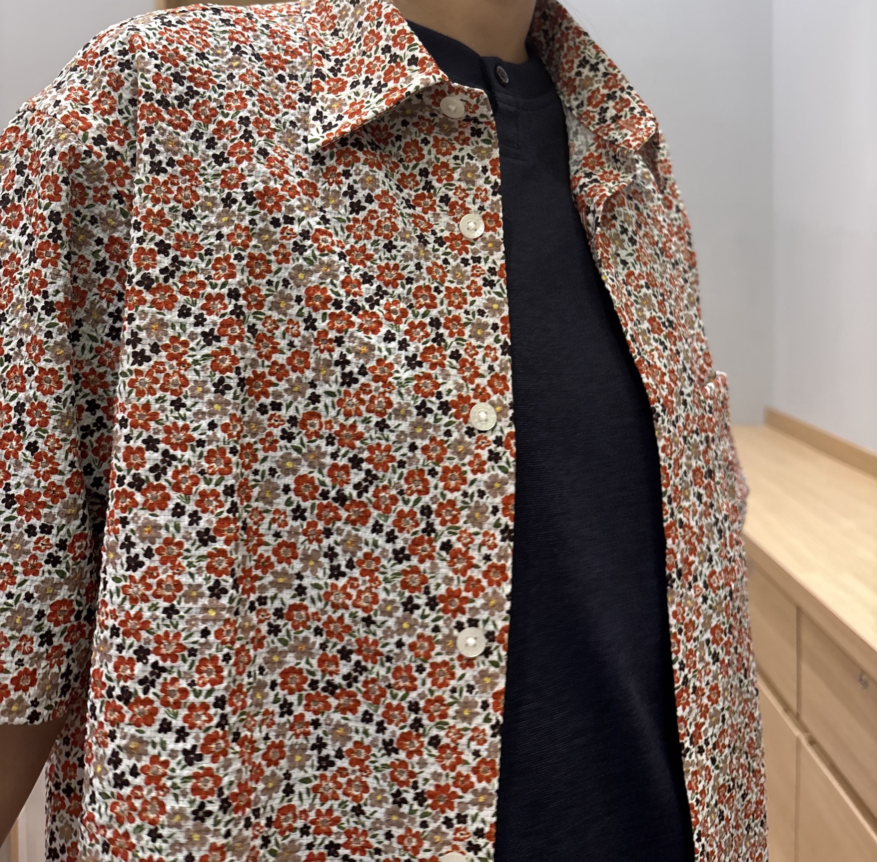 よぴさんの「TAKEO KIKUCHI｜リップル小花シャツ」を使ったコーディネート
