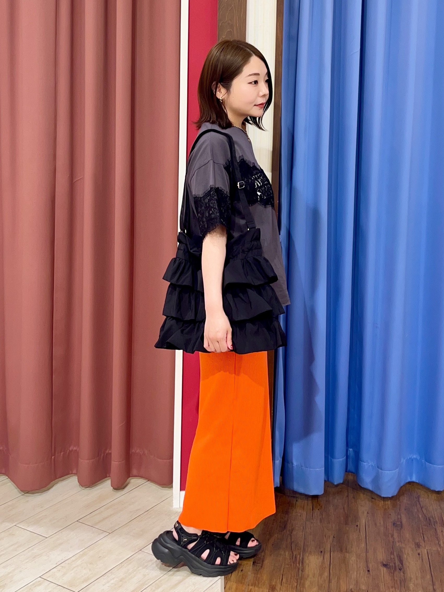 ｙｒｋさんの「SHOO･LA･RUE｜【ひんやり/洗濯機可】レースデザインでこなれ見え ロゴプリントTシャツ」を使ったコーディネート