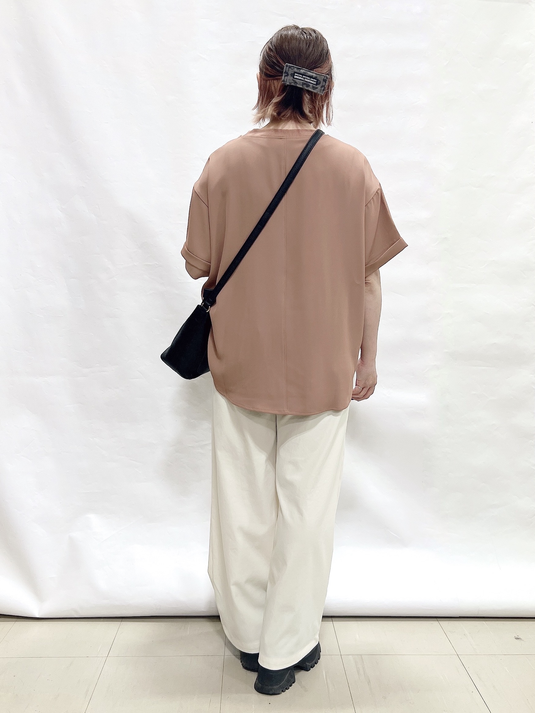 YUIさんの「SHOO･LA･RUE｜【ひんやり/UV/S-LL/セットアップ可】やみつきになる肌触り さらさらぷるんトップス」を使ったコーディネート