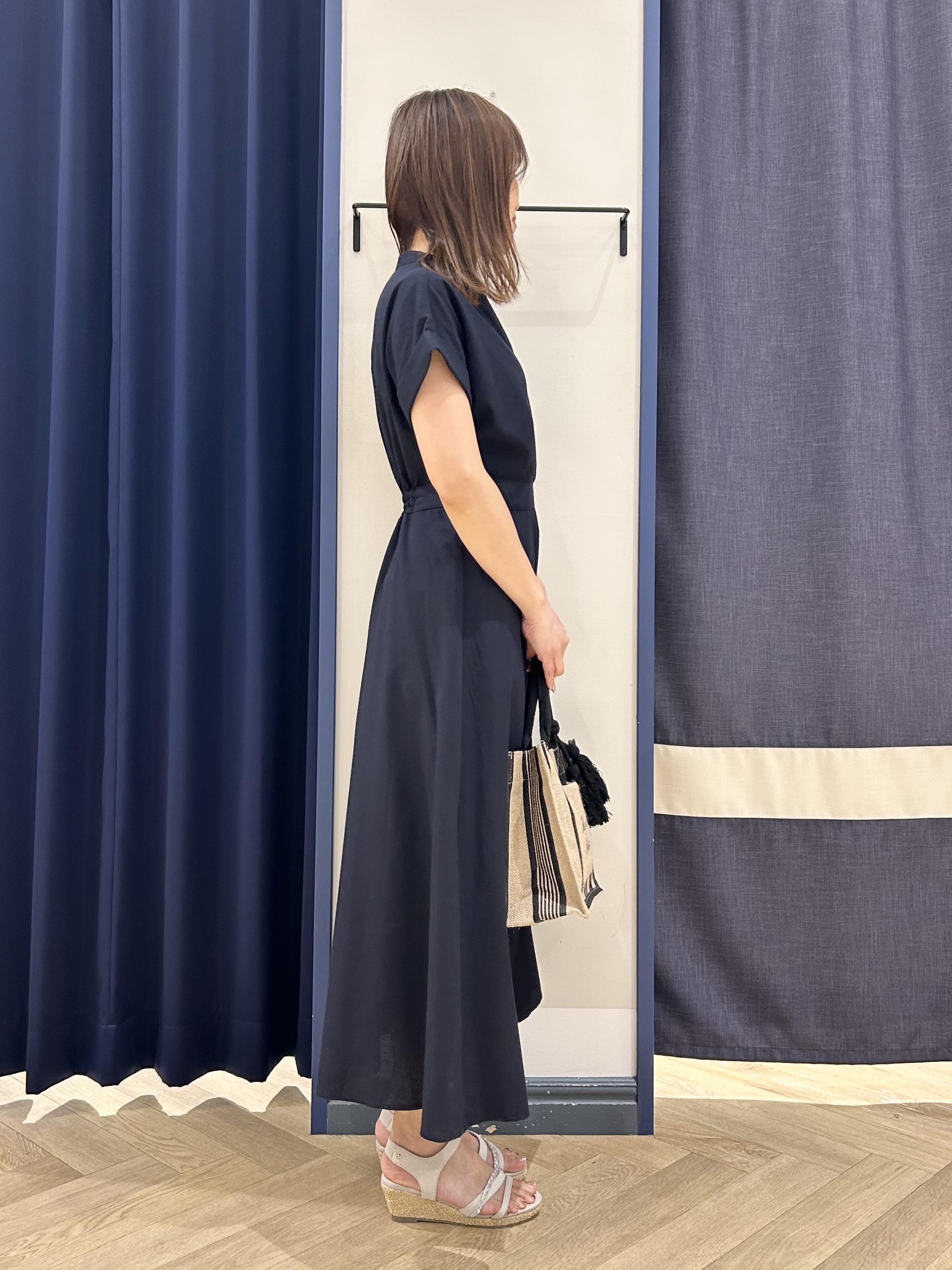Orikaさんの「grove｜【洗える】さらっと軽やか、カシュクール風サッカーワンピース」を使ったコーディネート