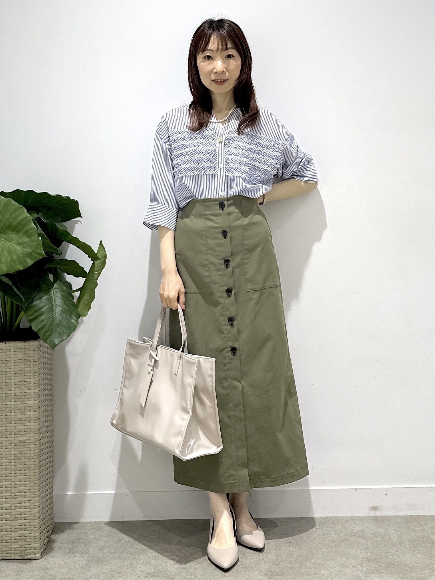 Miwaさんの「UNTITLED｜【接触冷感/通気性/洗える】フロントフリルブラウス」を使ったコーディネート