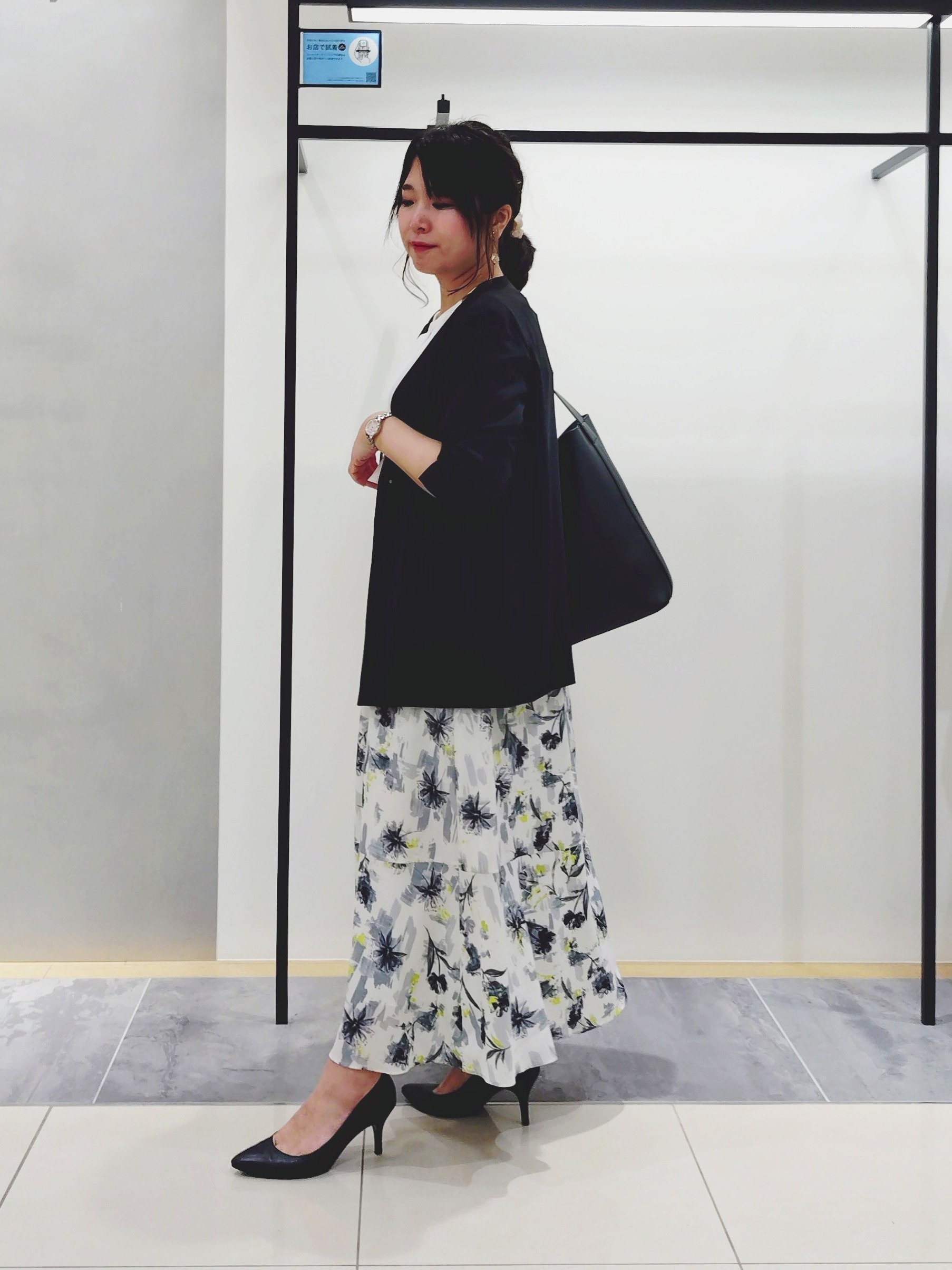 TOMOMIさんの「INDIVI｜【さらに軽く軽快！／着る日傘】ノーカラージャケット」を使ったコーディネート