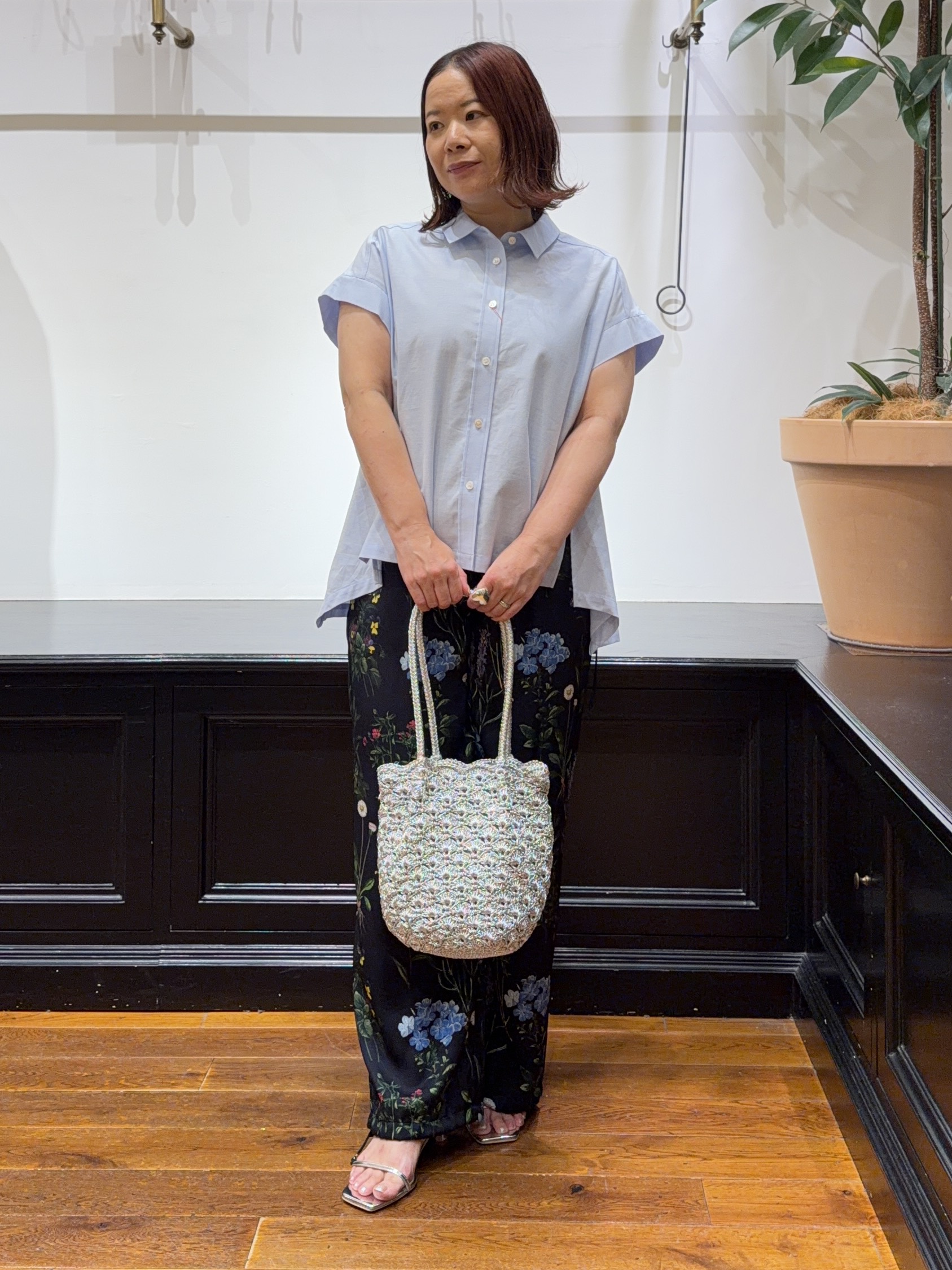 Asamiさんの「DRESSTERIOR｜【毎年人気/ウォッシャブル】バックフレアオックスシャツ」を使ったコーディネート