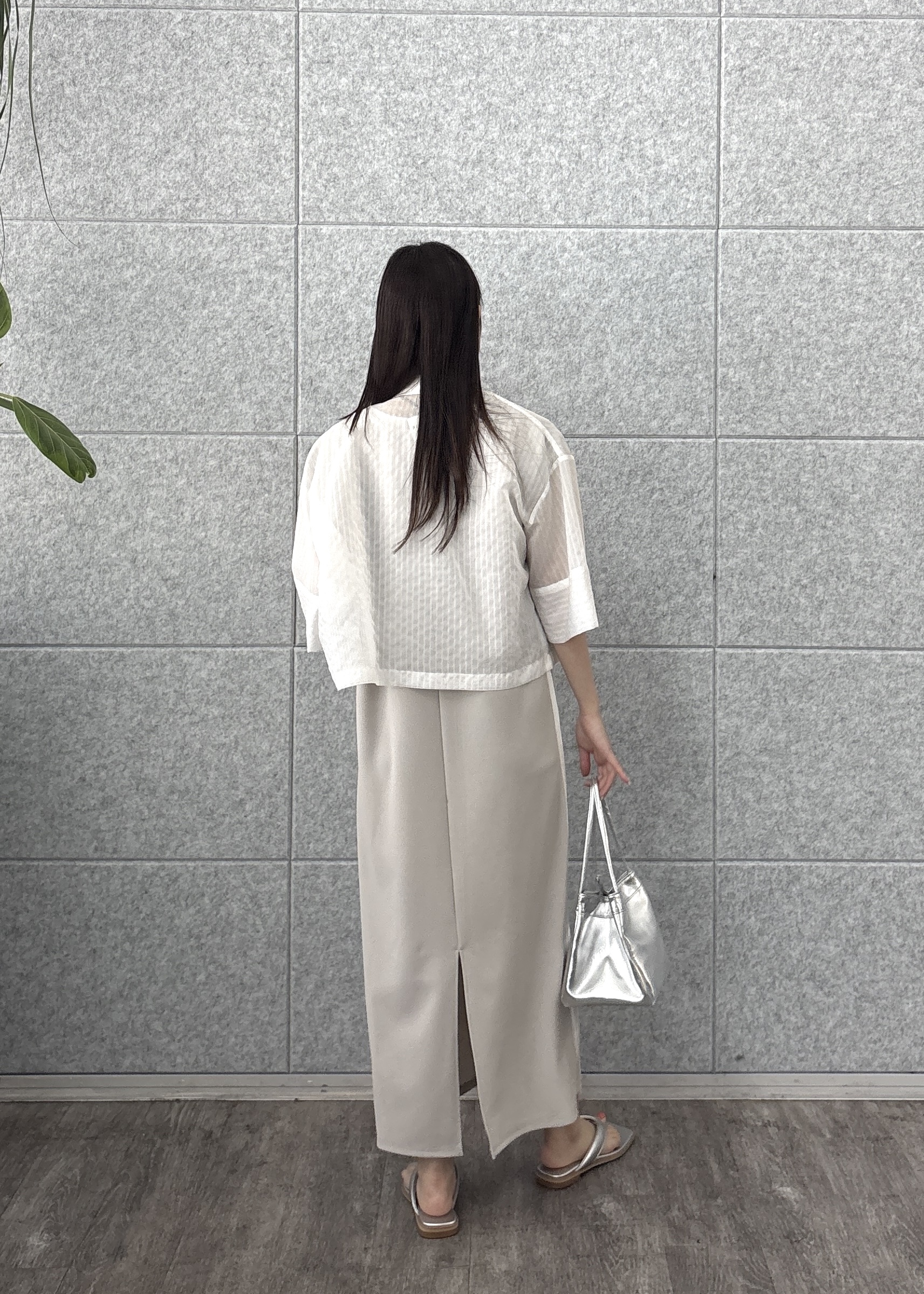 Renoさんの「INDIVI｜ボックスシルエットシアーシャツ【接触冷感】」を使ったコーディネート