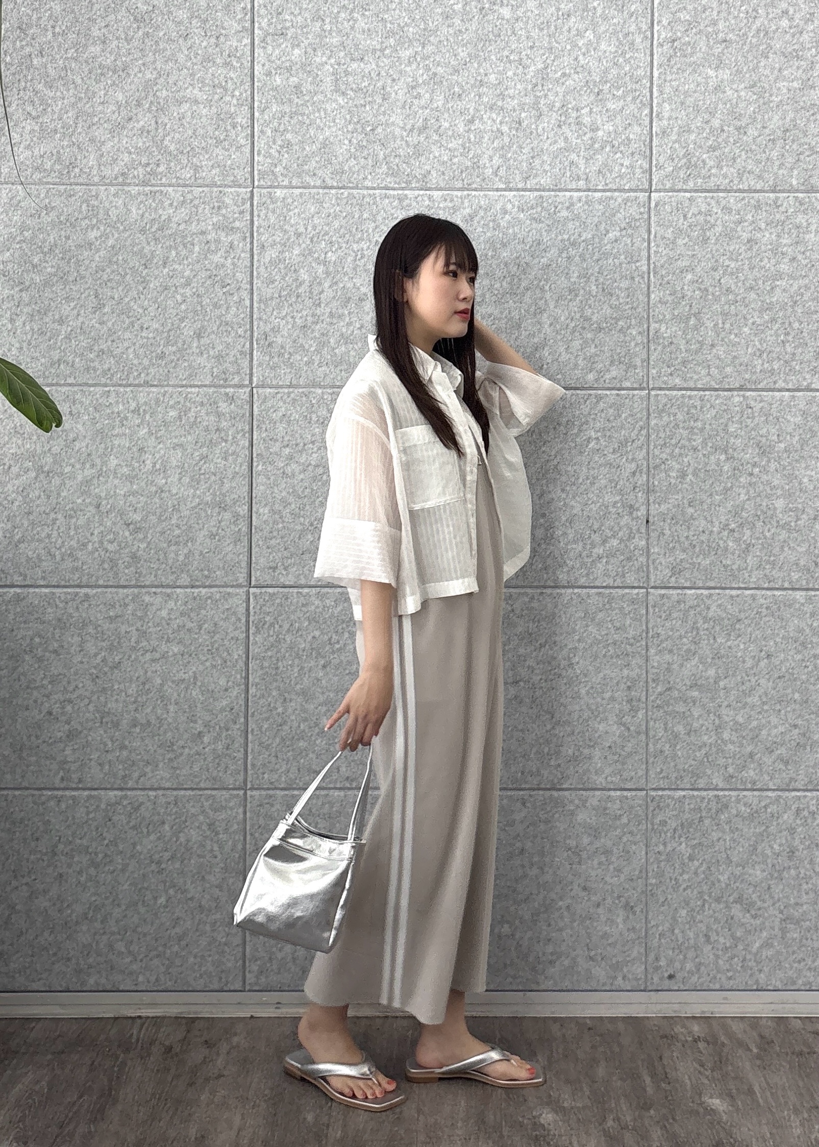 Renoさんの「INDIVI｜ボックスシルエットシアーシャツ【接触冷感】」を使ったコーディネート