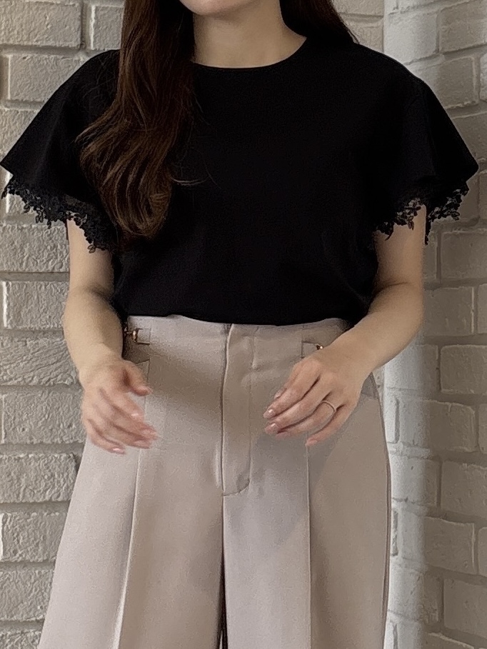 sayaさんの「grove｜【二の腕カバー、UV/ひんやり】涼しく華やかに、レースレイヤードスリーブTシャツ」を使ったコーディネート