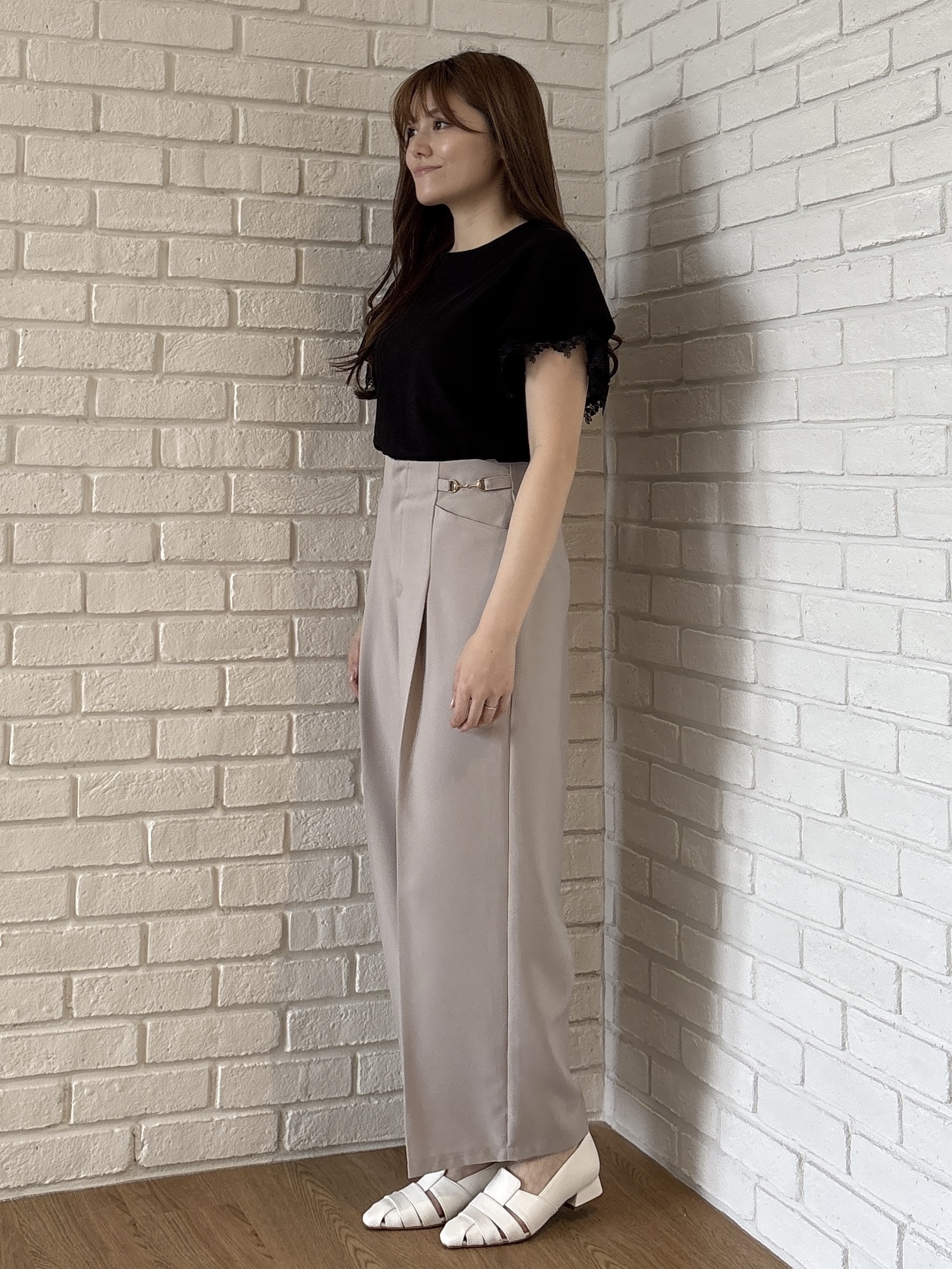 sayaさんの「grove｜【二の腕カバー、UV/ひんやり】涼しく華やかに、レースレイヤードスリーブTシャツ」を使ったコーディネート
