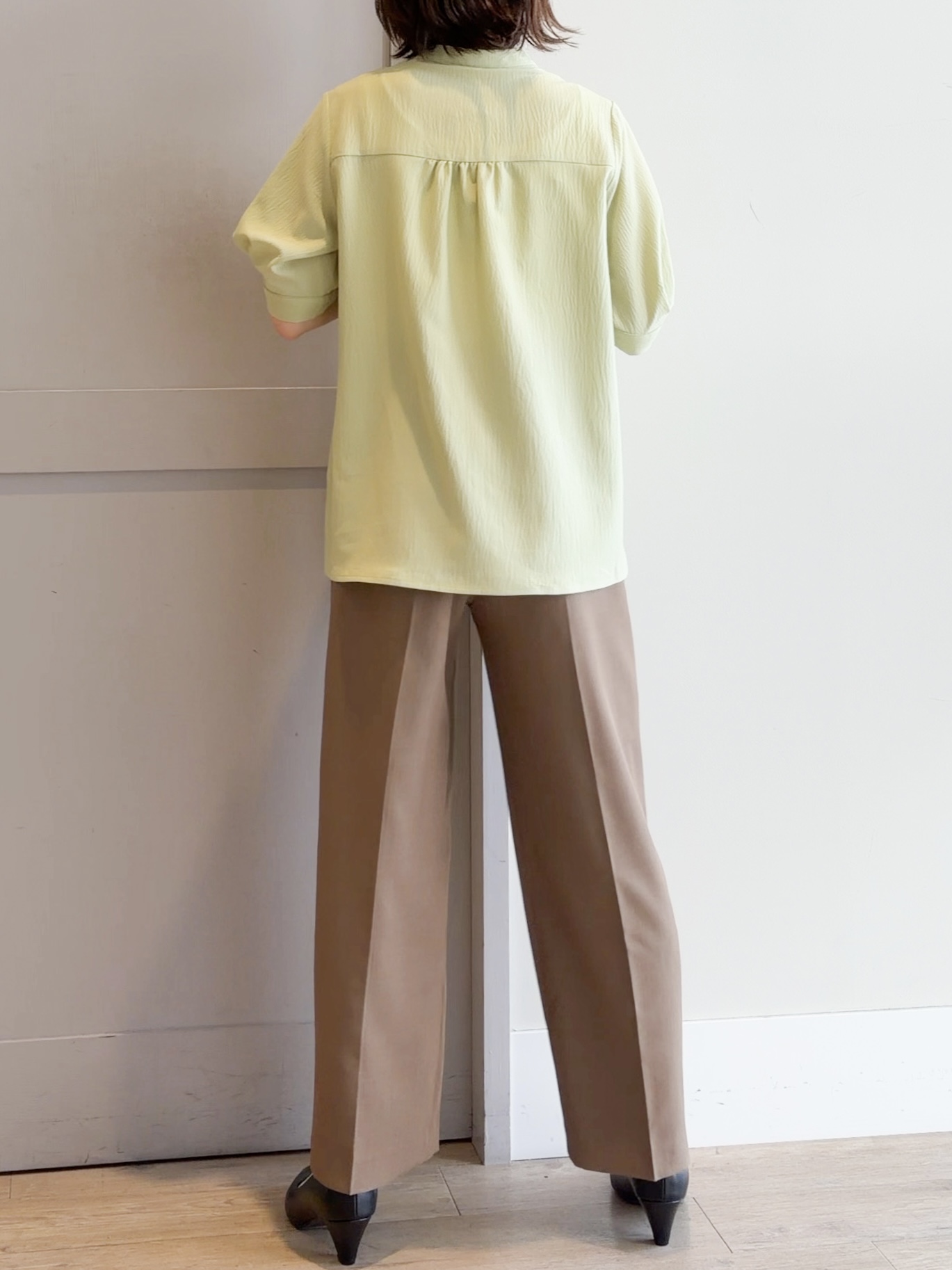 yamakoさんの「grove｜【貴島明日香さん着用/体型カバー】ON・OFF使えるスモッキングタックブラウス」を使ったコーディネート