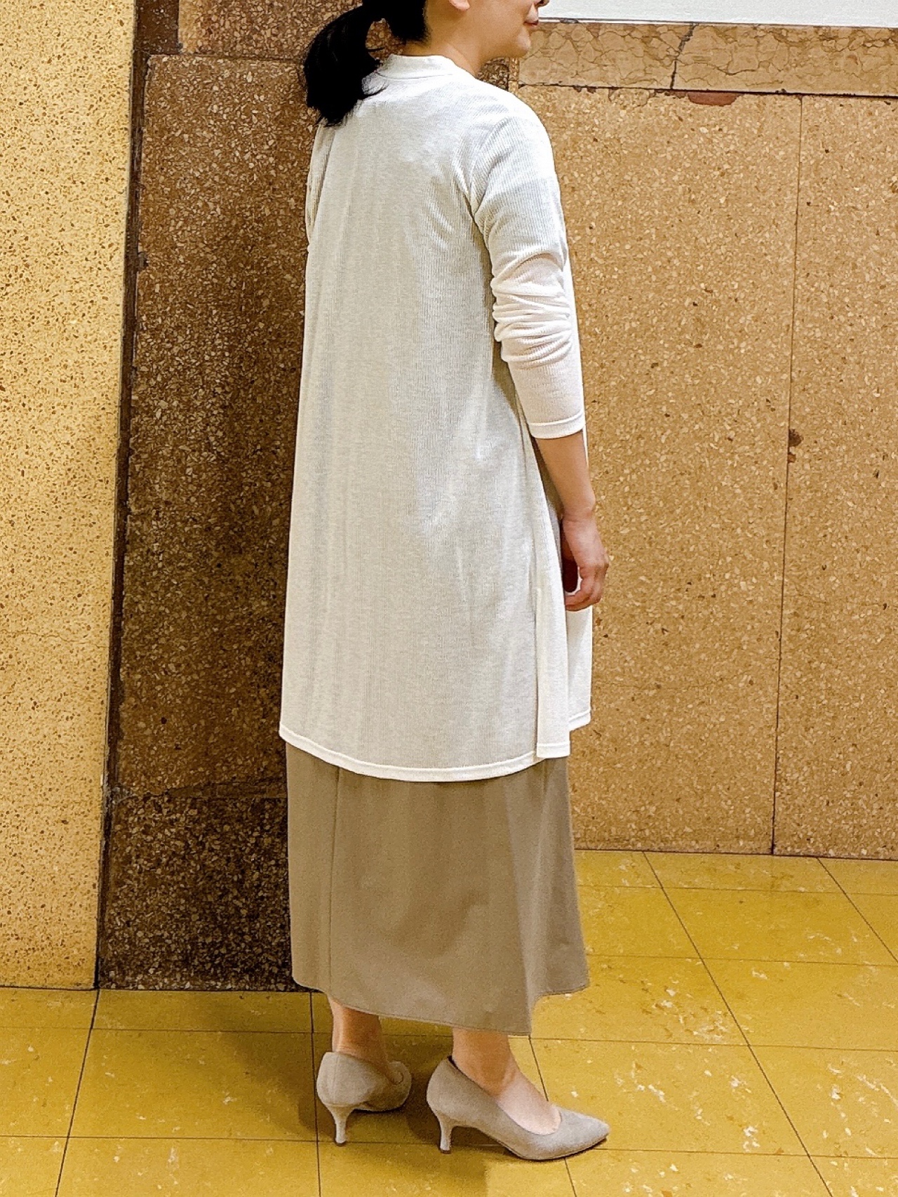 hattoriさんの「INDIVI｜【洗える／アンサンブル可能】シアースストライプカーディガン」を使ったコーディネート