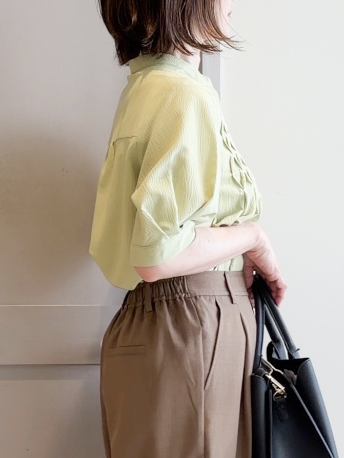 yamakoさんの「grove｜【貴島明日香さん着用/体型カバー】ON・OFF使えるスモッキングタックブラウス」を使ったコーディネート