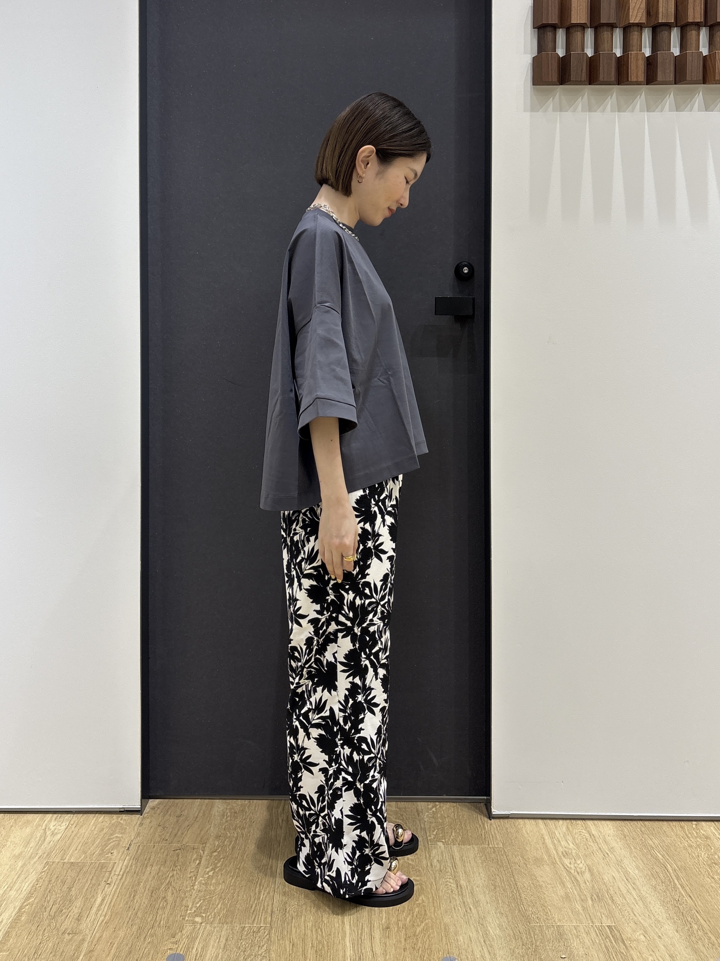 risaさんの「Dessin｜【新色追加/体型カバー】美光沢カットソーボクシーシルエット」を使ったコーディネート