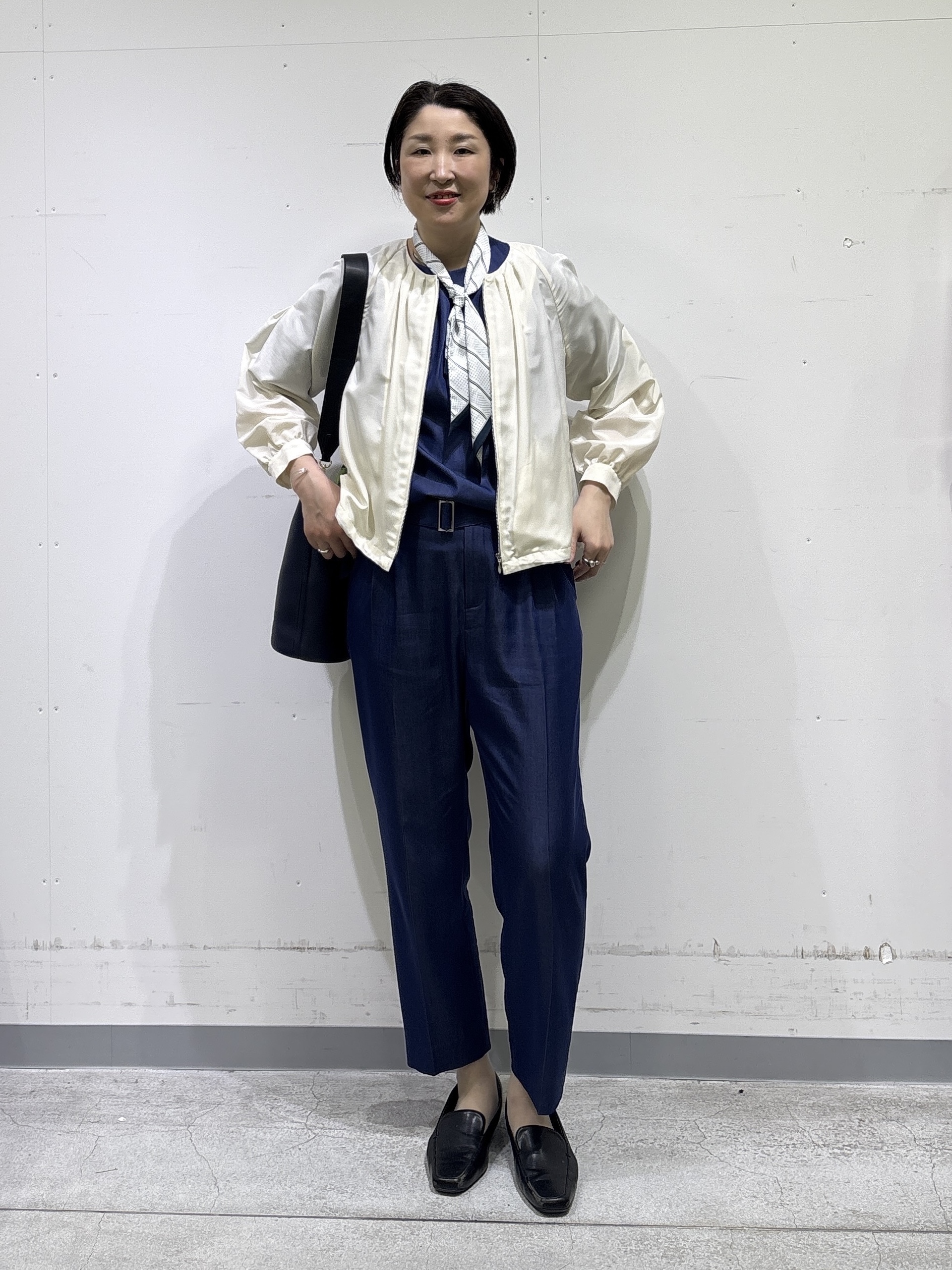 yuriさんの「INDIVI｜【洗える／UVケア／SETUP可能】デニムライク ランタン袖ブラウス」を使ったコーディネート