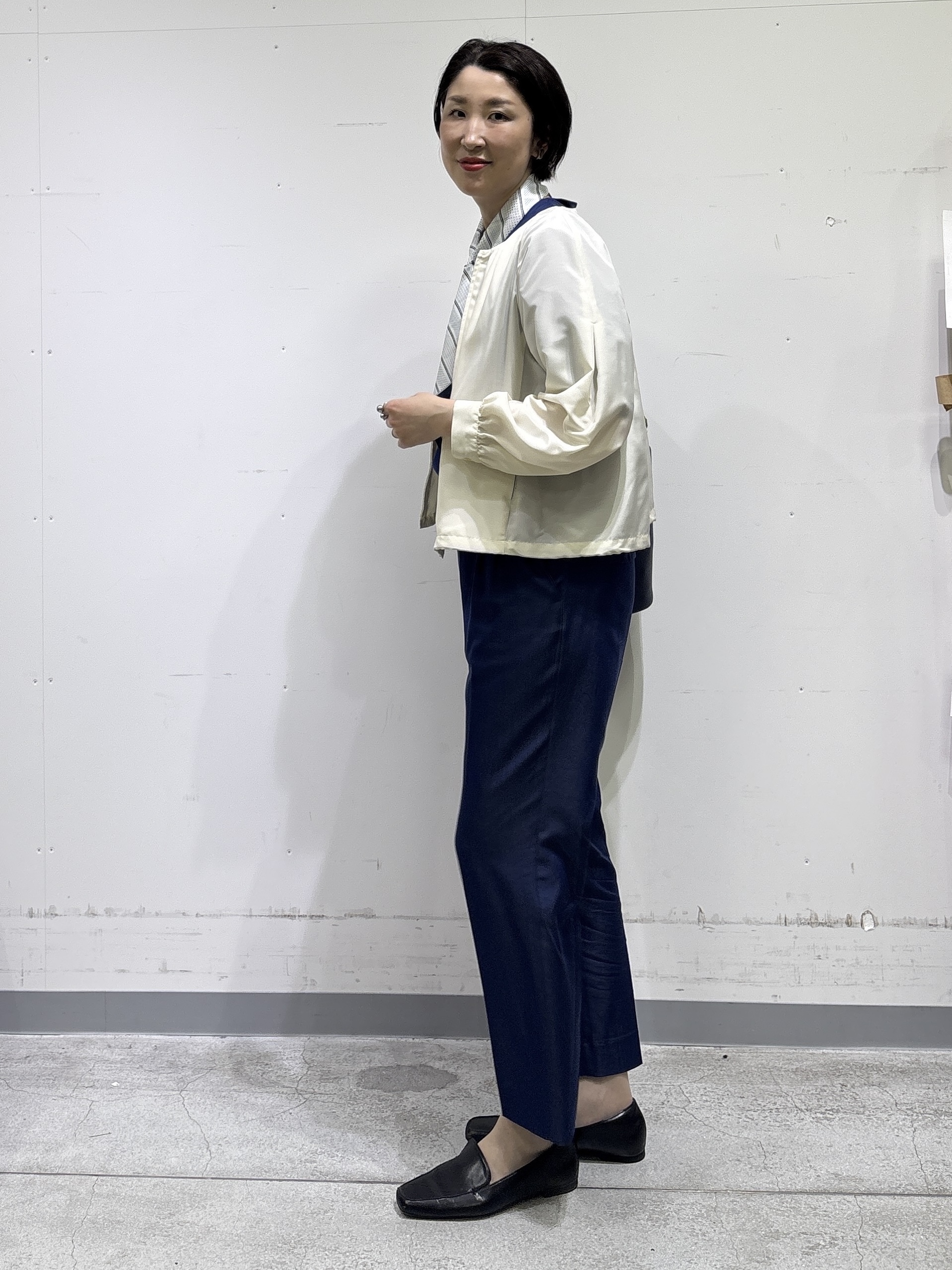 yuriさんの「INDIVI｜【洗える／UVケア／SETUP可能】デニムライク ランタン袖ブラウス」を使ったコーディネート