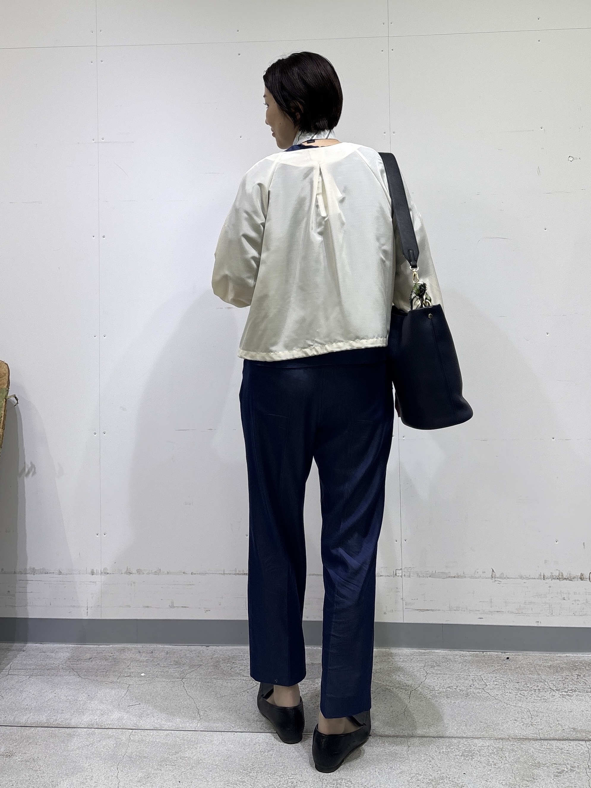 yuriさんの「INDIVI｜【洗える／UVケア／SETUP可能】デニムライク ランタン袖ブラウス」を使ったコーディネート