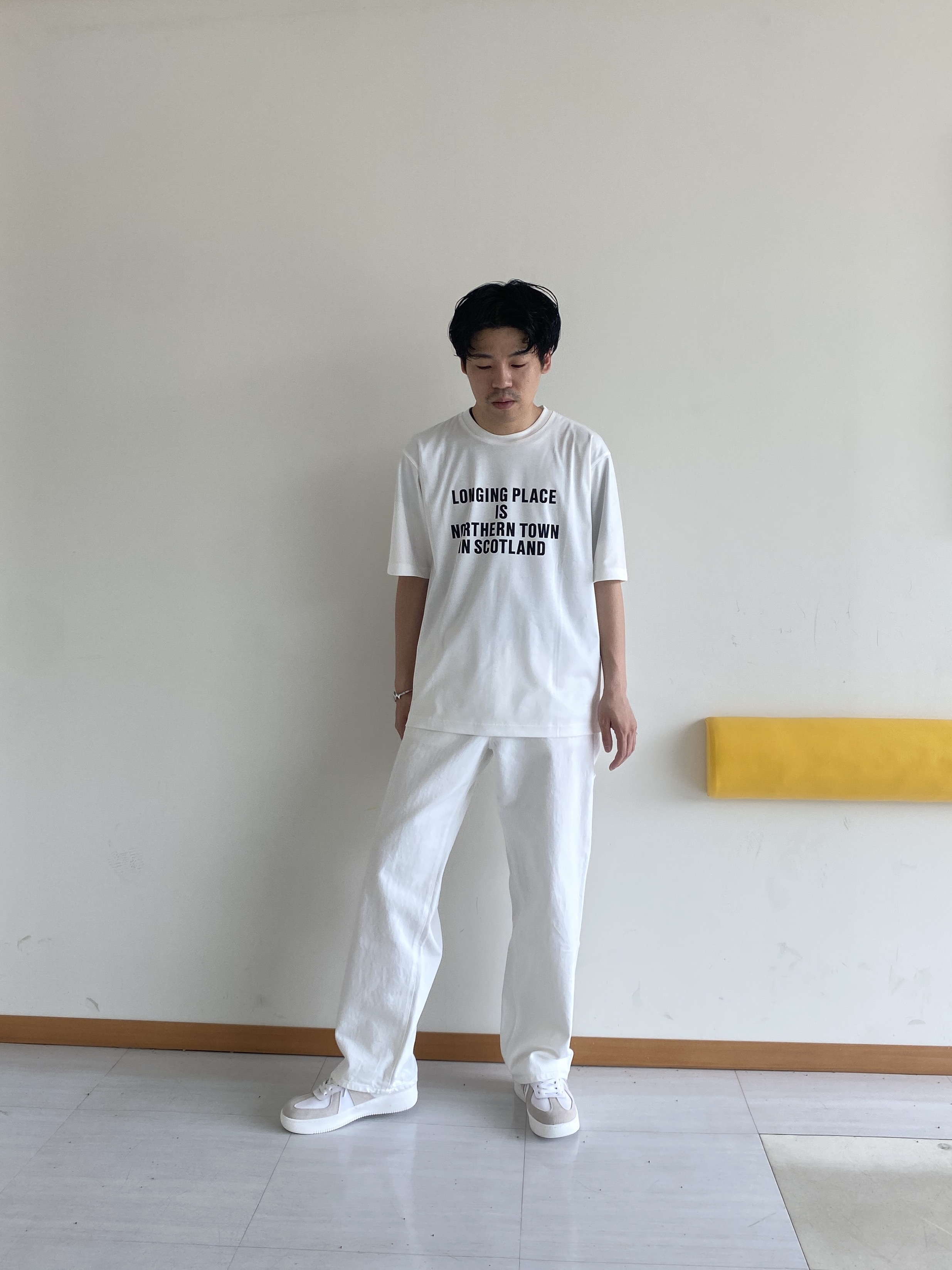 石井友也さんの「TAKEO KIKUCHI｜【BOWLER HAT LABEL】アイスクリアコットン バッククロスピストル 半袖Tシャツ」を使ったコーディネート