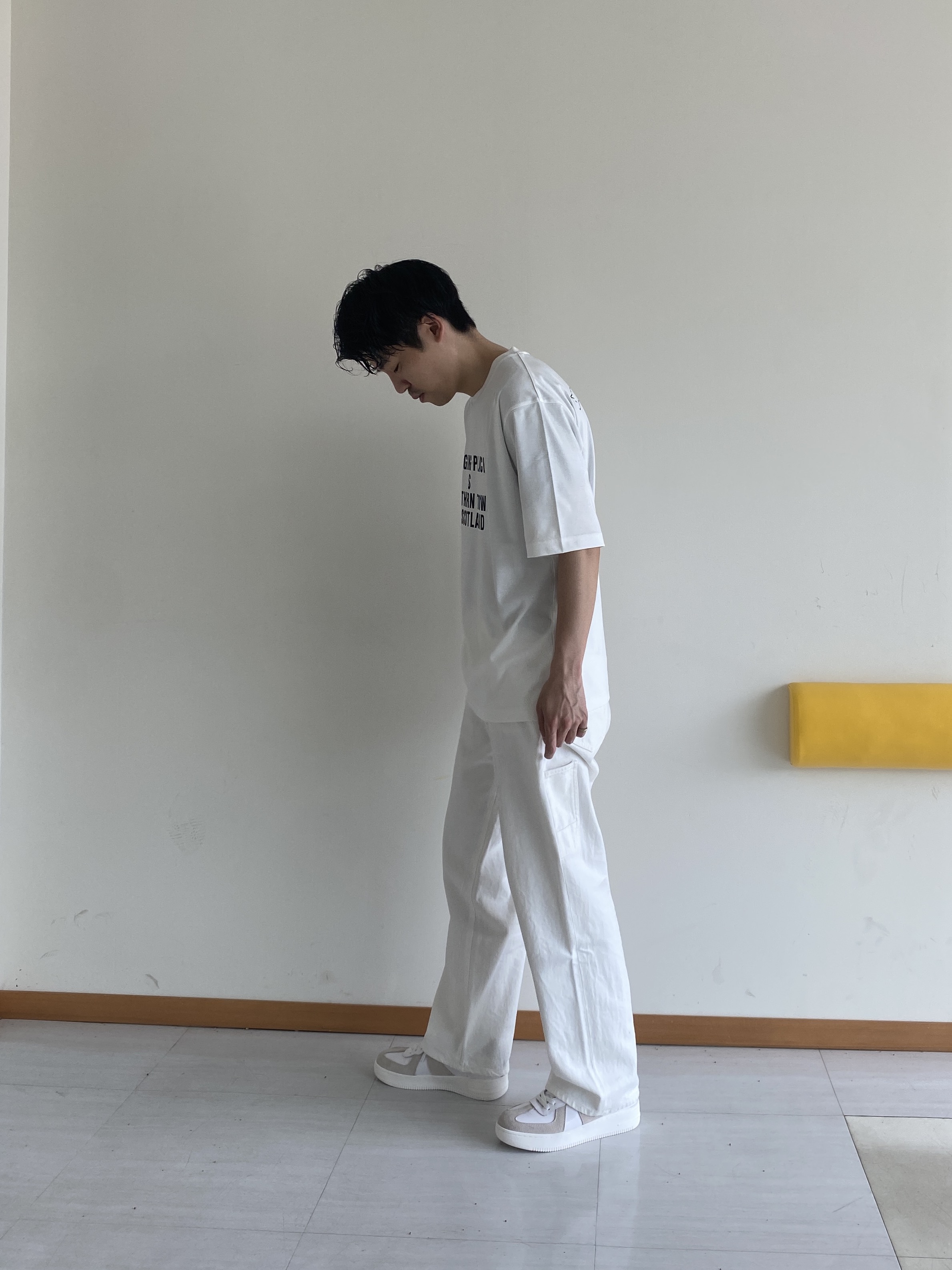石井友也さんの「TAKEO KIKUCHI｜【BOWLER HAT LABEL】アイスクリアコットン バッククロスピストル 半袖Tシャツ」を使ったコーディネート