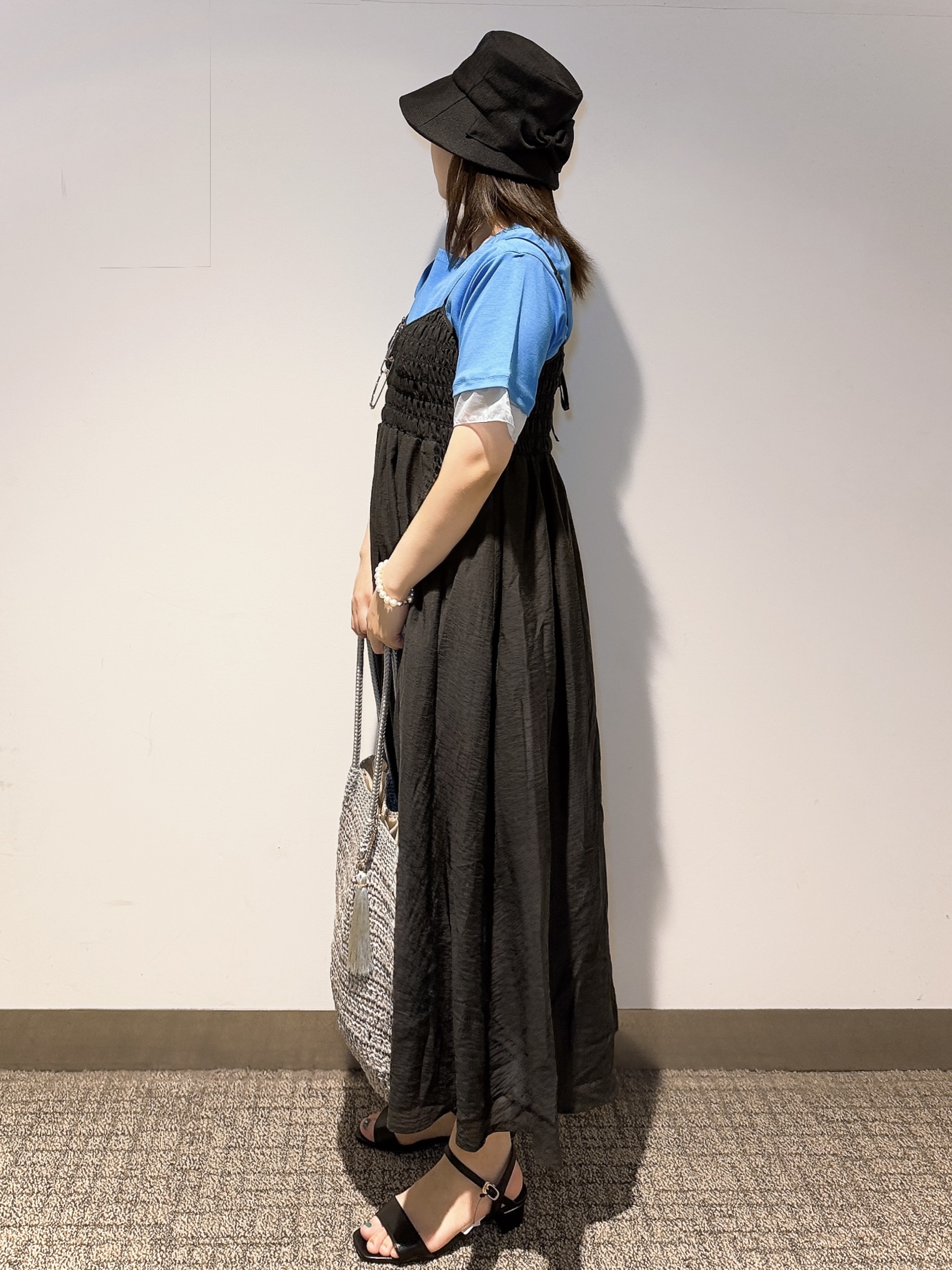 みーさんの「grove｜【二の腕カバー/UVカット・ひんやり】袖口シアースクエアネックTシャツ」を使ったコーディネート