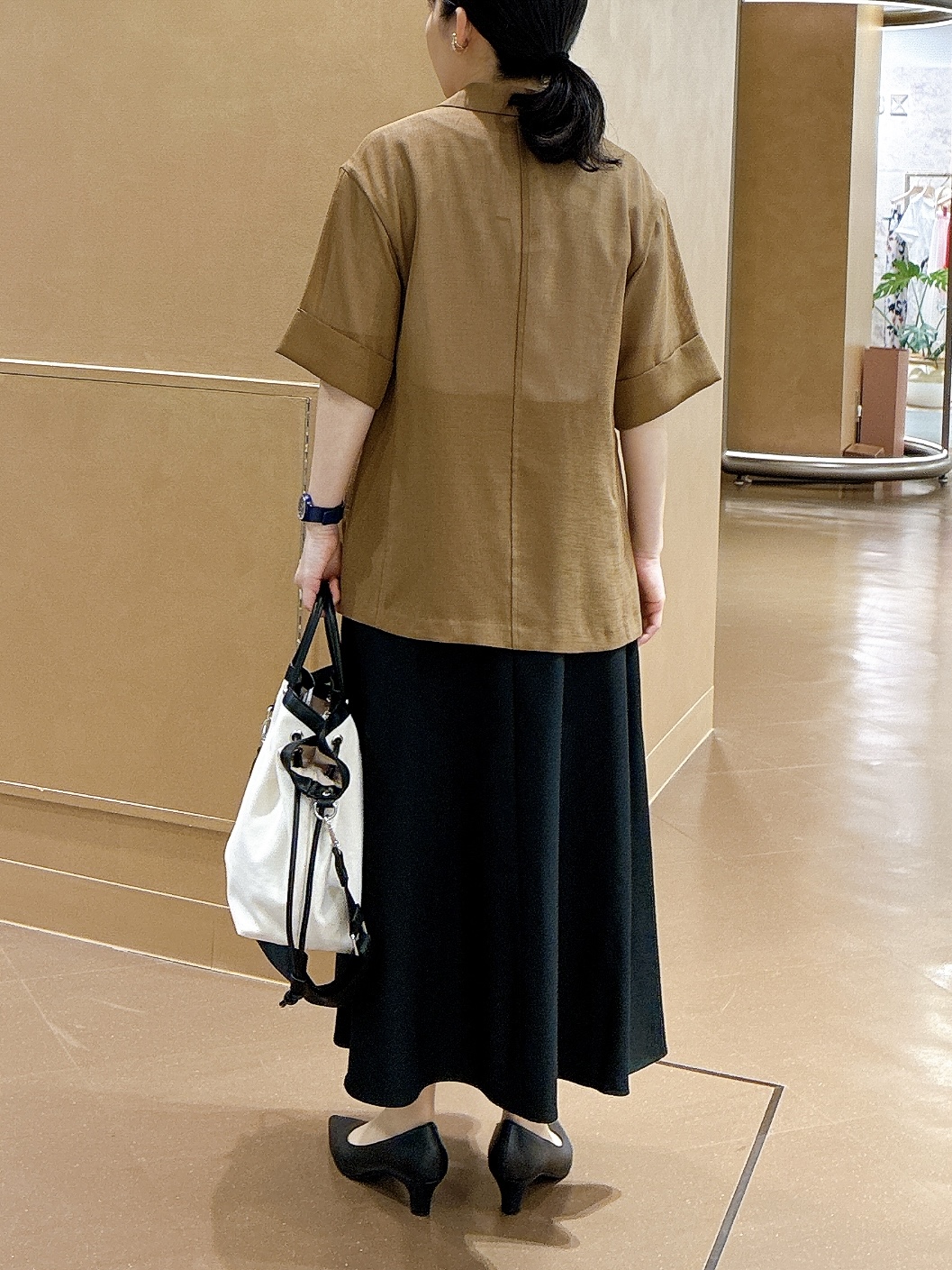 hattoriさんの「INDIVI｜【洗える／メッシュ素材／SETUP可能】半袖シアージャケット」を使ったコーディネート