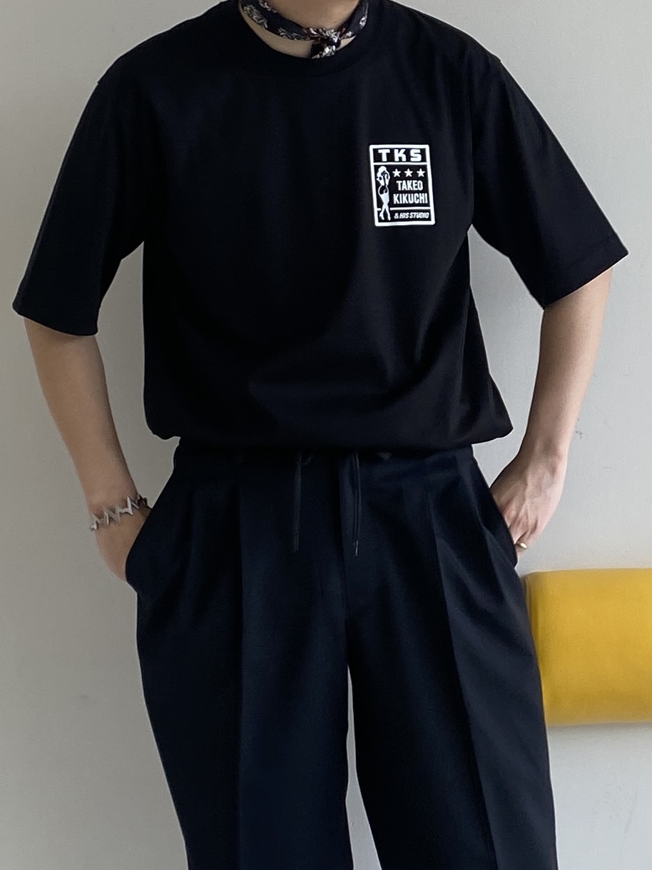 石井友也さんの「TAKEO KIKUCHI｜【BOWLER HAT LABEL】アイスクリアコットン ピンナップガール 半袖Tシャツ」を使ったコーディネート