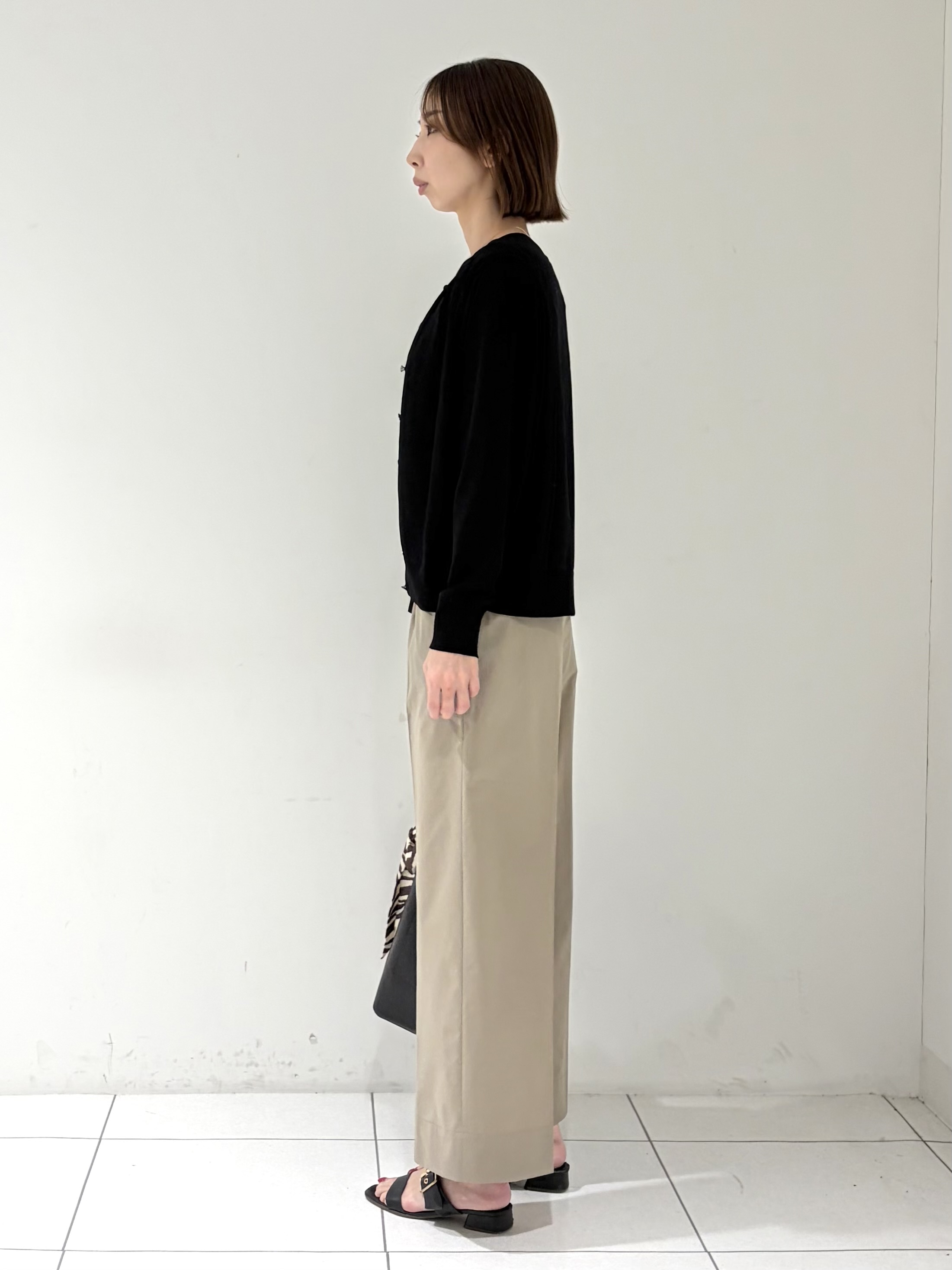shioriさんの「INDIVI｜【UVケア/接触冷感／アンサンブル】丸首カーディガン＆袖スリット5分袖ニット」を使ったコーディネート