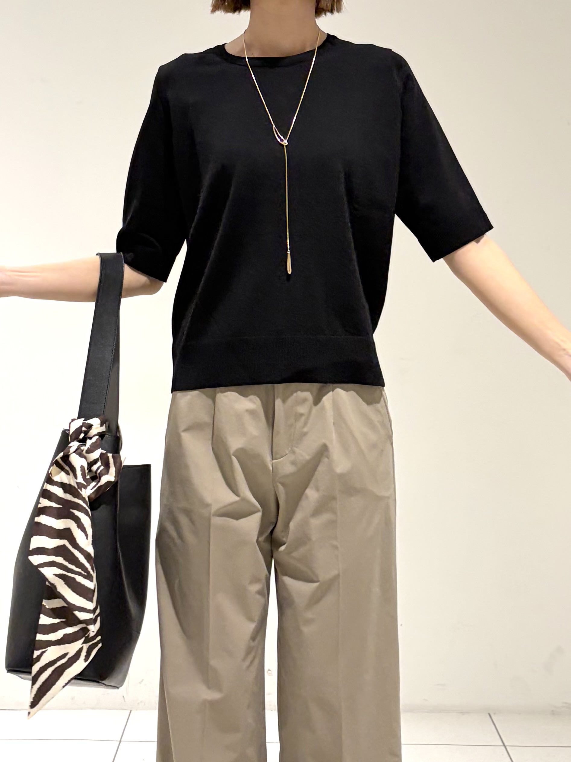 shioriさんの「INDIVI｜【UVケア/接触冷感／アンサンブル】丸首カーディガン＆袖スリット5分袖ニット」を使ったコーディネート