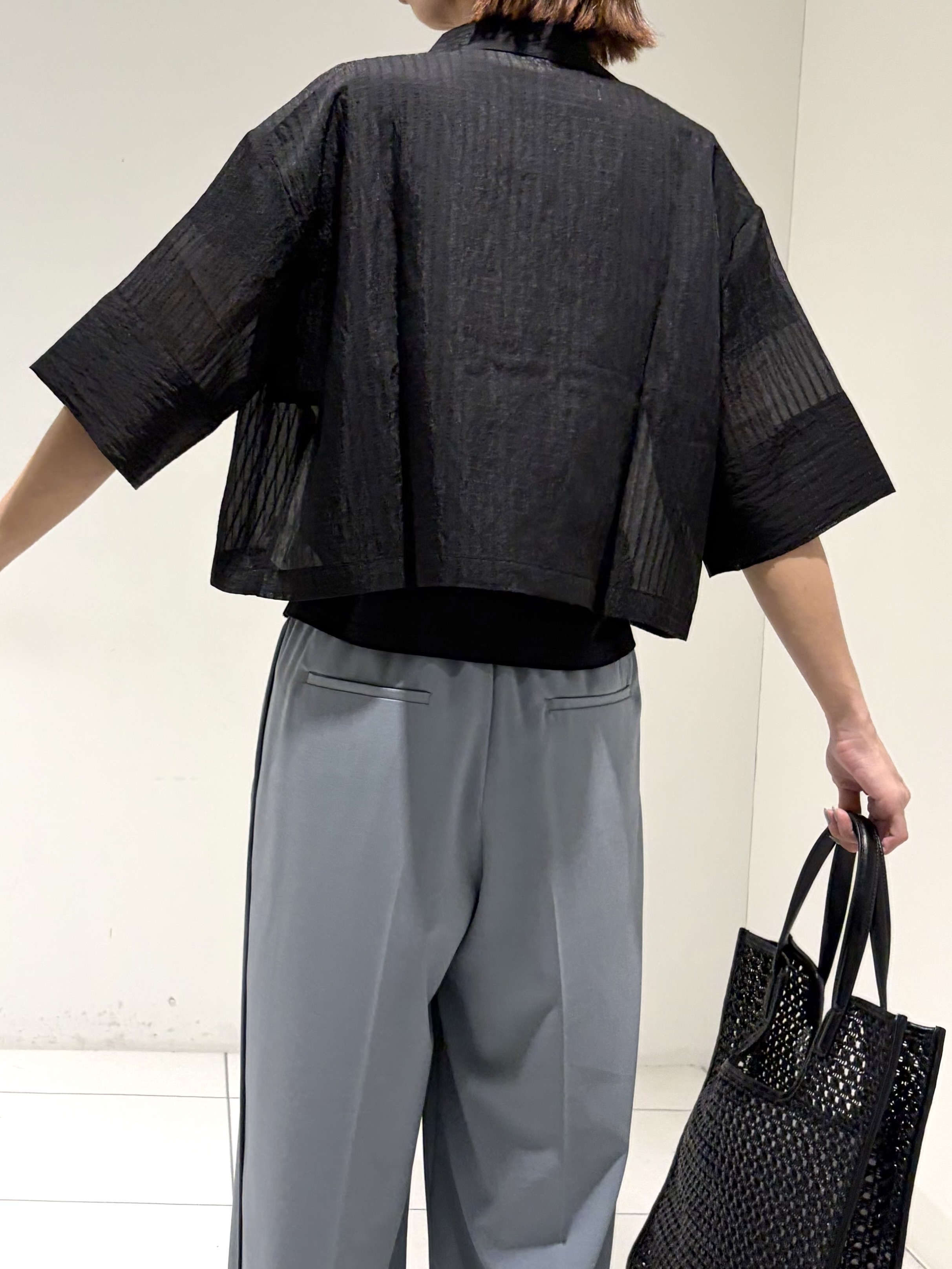shioriさんの「INDIVI｜ボックスシルエットシアーシャツ【接触冷感】」を使ったコーディネート
