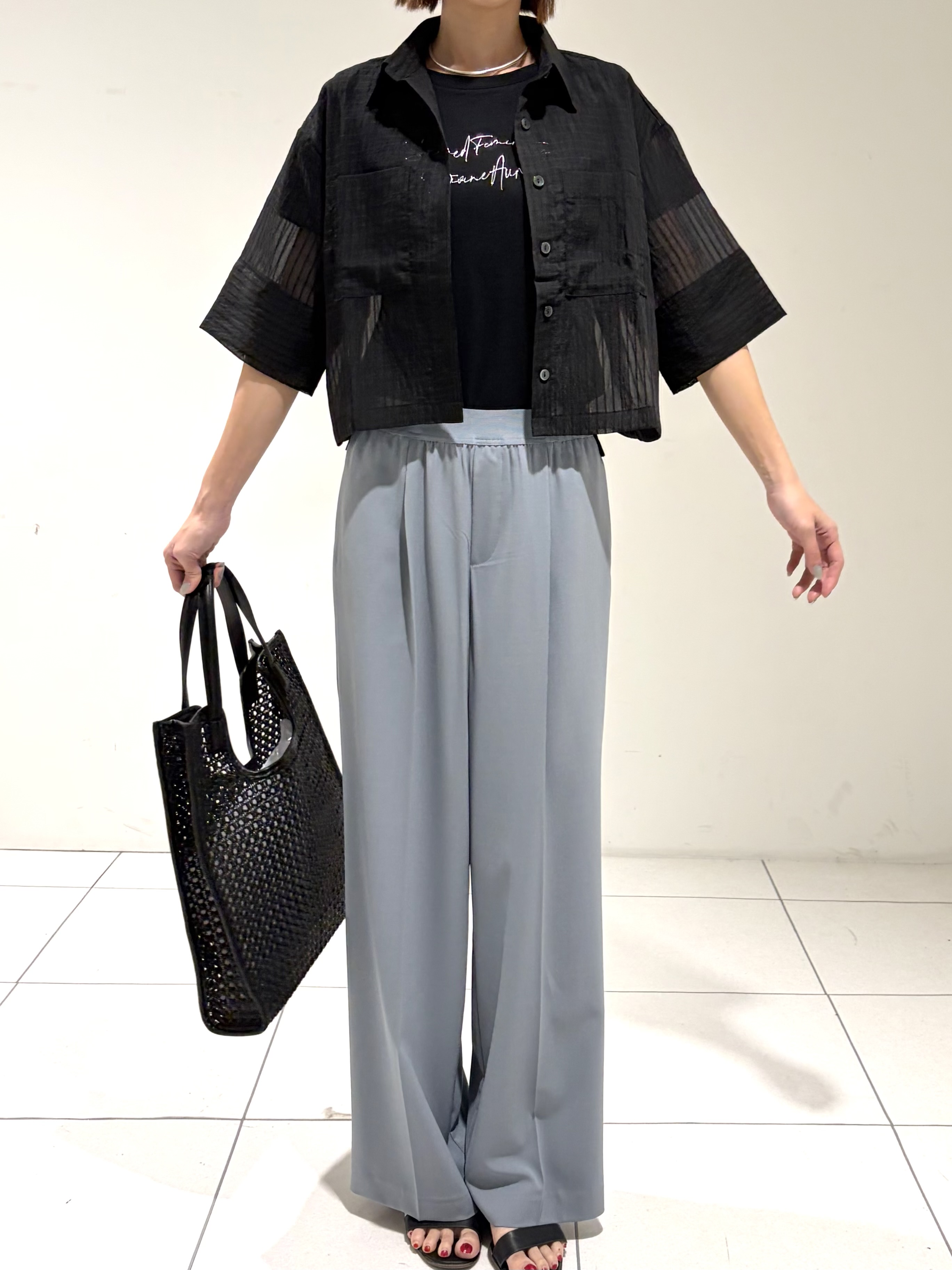 shioriさんの「INDIVI｜ボックスシルエットシアーシャツ【接触冷感】」を使ったコーディネート