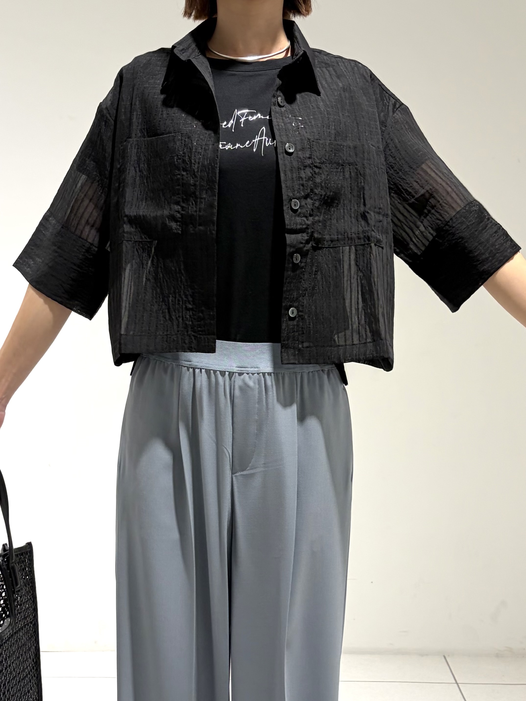 shioriさんの「INDIVI｜ボックスシルエットシアーシャツ【接触冷感】」を使ったコーディネート