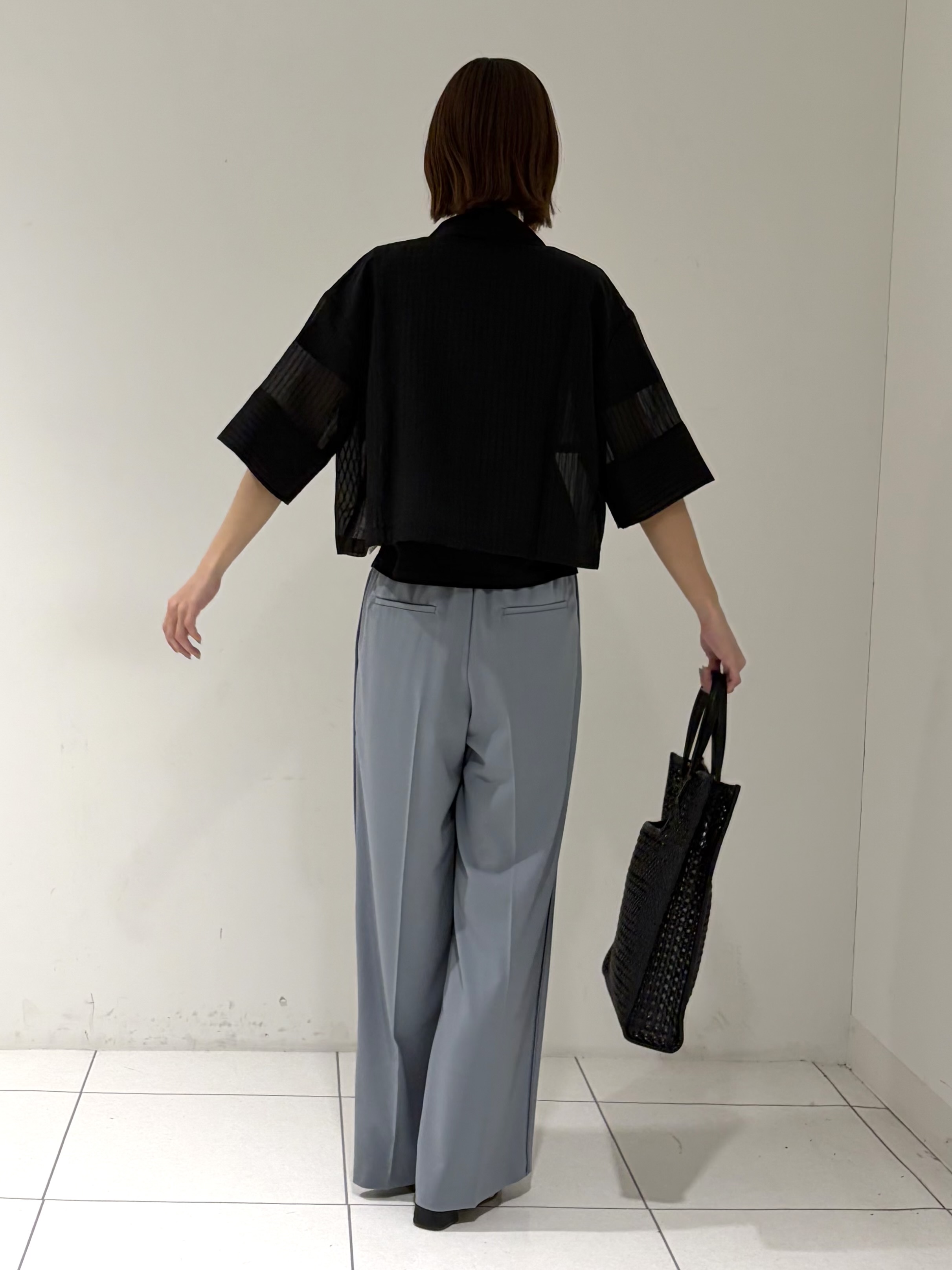 shioriさんの「INDIVI｜ボックスシルエットシアーシャツ【接触冷感】」を使ったコーディネート