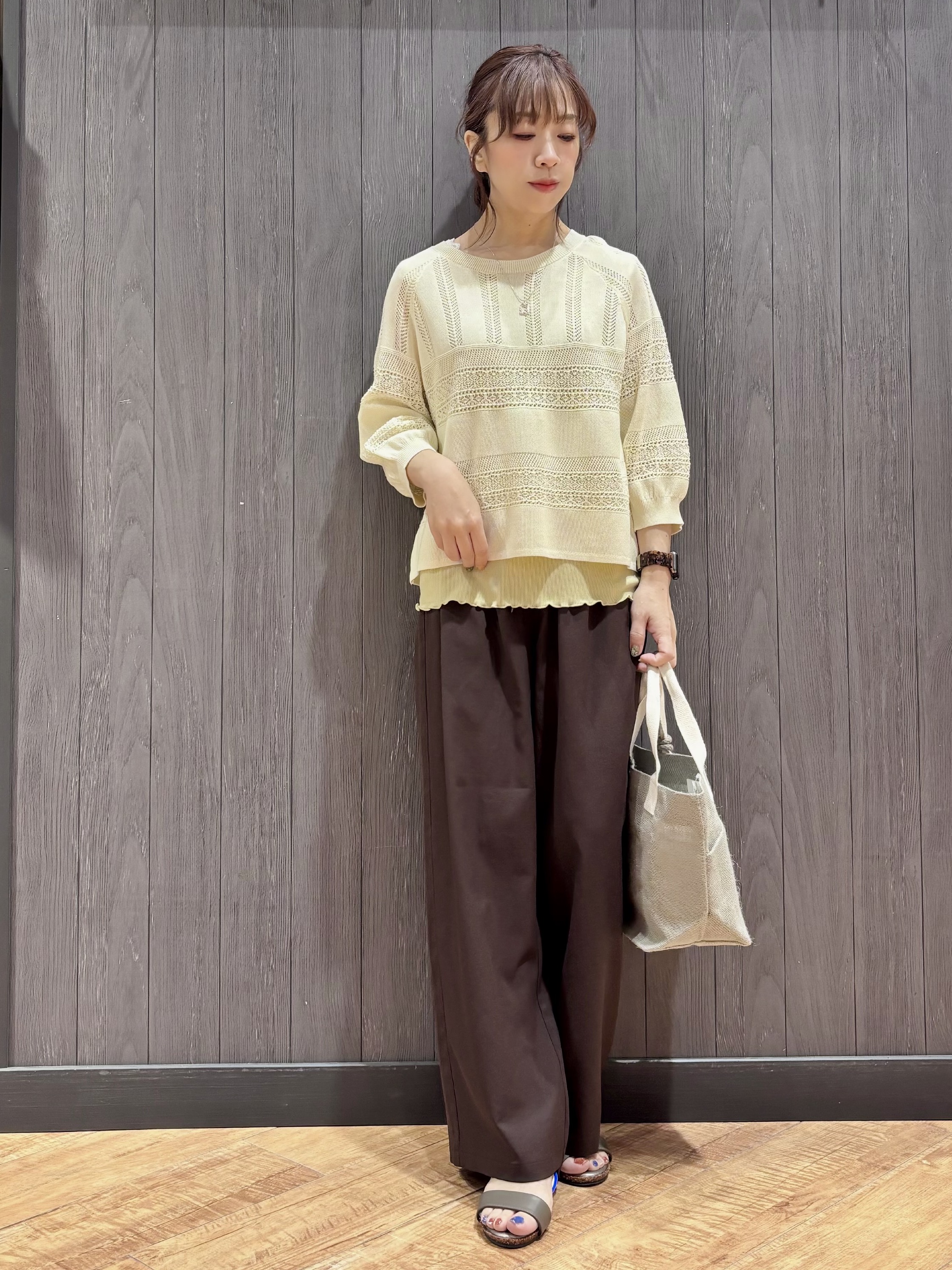 meiさんの「SHOO･LA･RUE｜【洗濯機可/S-LL】軽やかきれい見え 透かし柄ニット」を使ったコーディネート