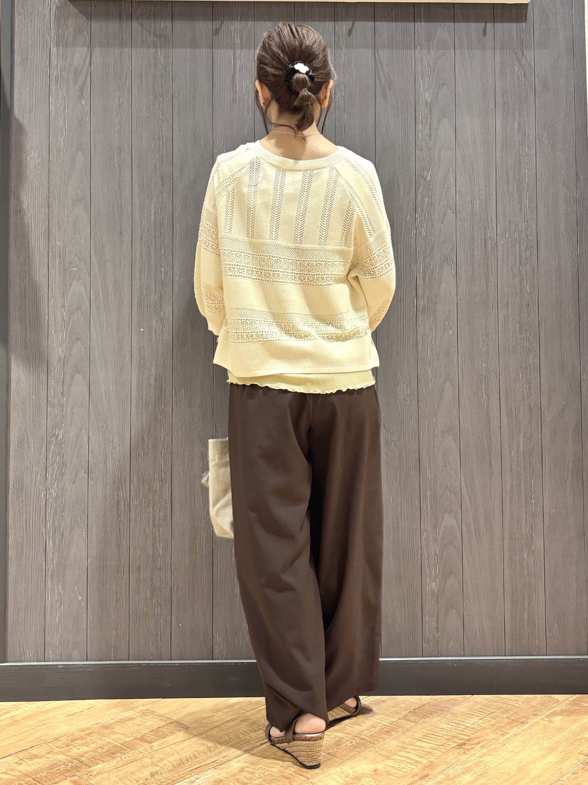 meiさんの「SHOO･LA･RUE｜【洗濯機可/S-LL】軽やかきれい見え 透かし柄ニット」を使ったコーディネート