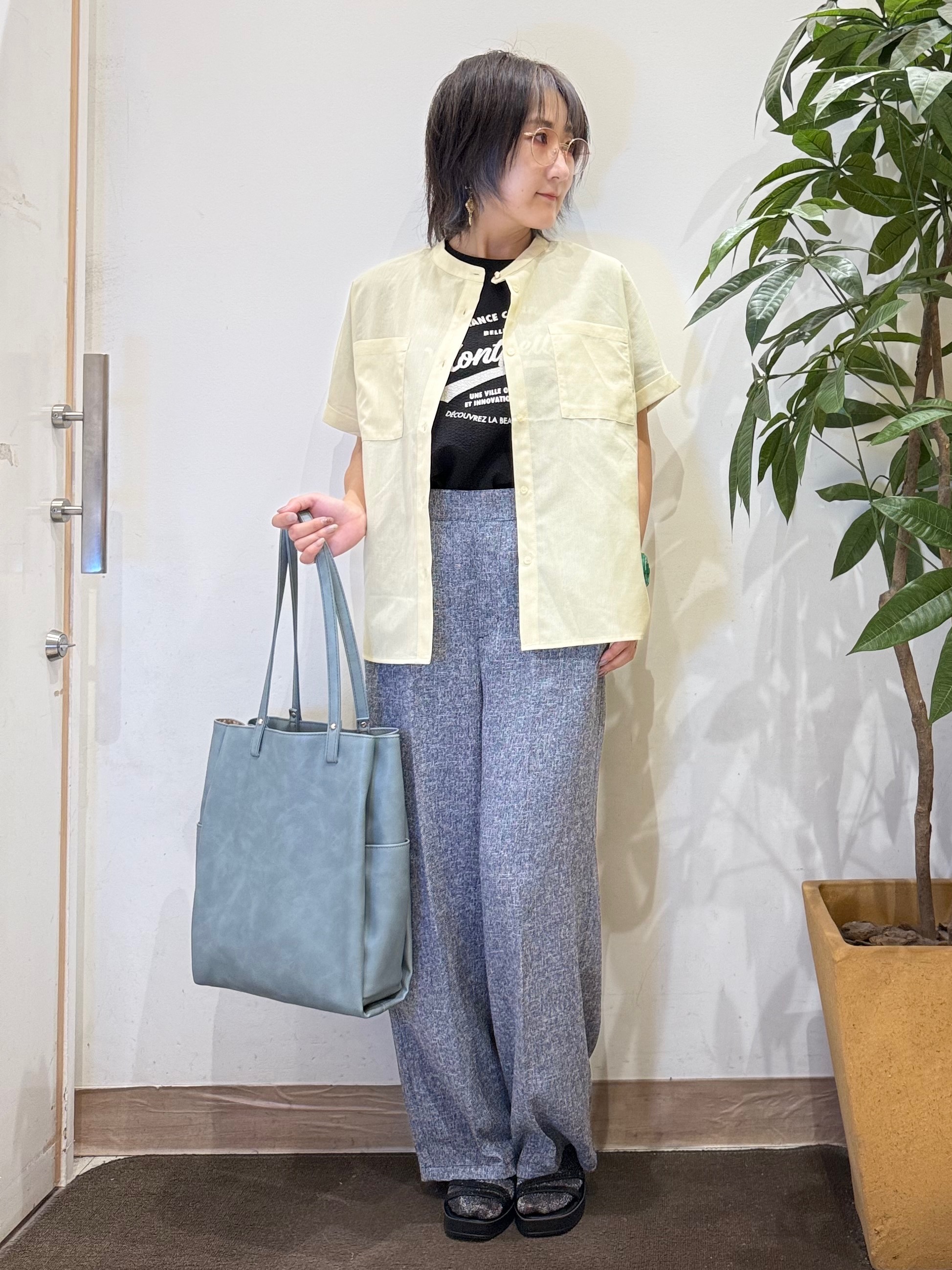 misakiさんの「SHOO･LA･RUE｜【さらり快適/洗濯機可/S-LL】風が通り抜ける 半袖バンドカラーシアーシャツ」を使ったコーディネート