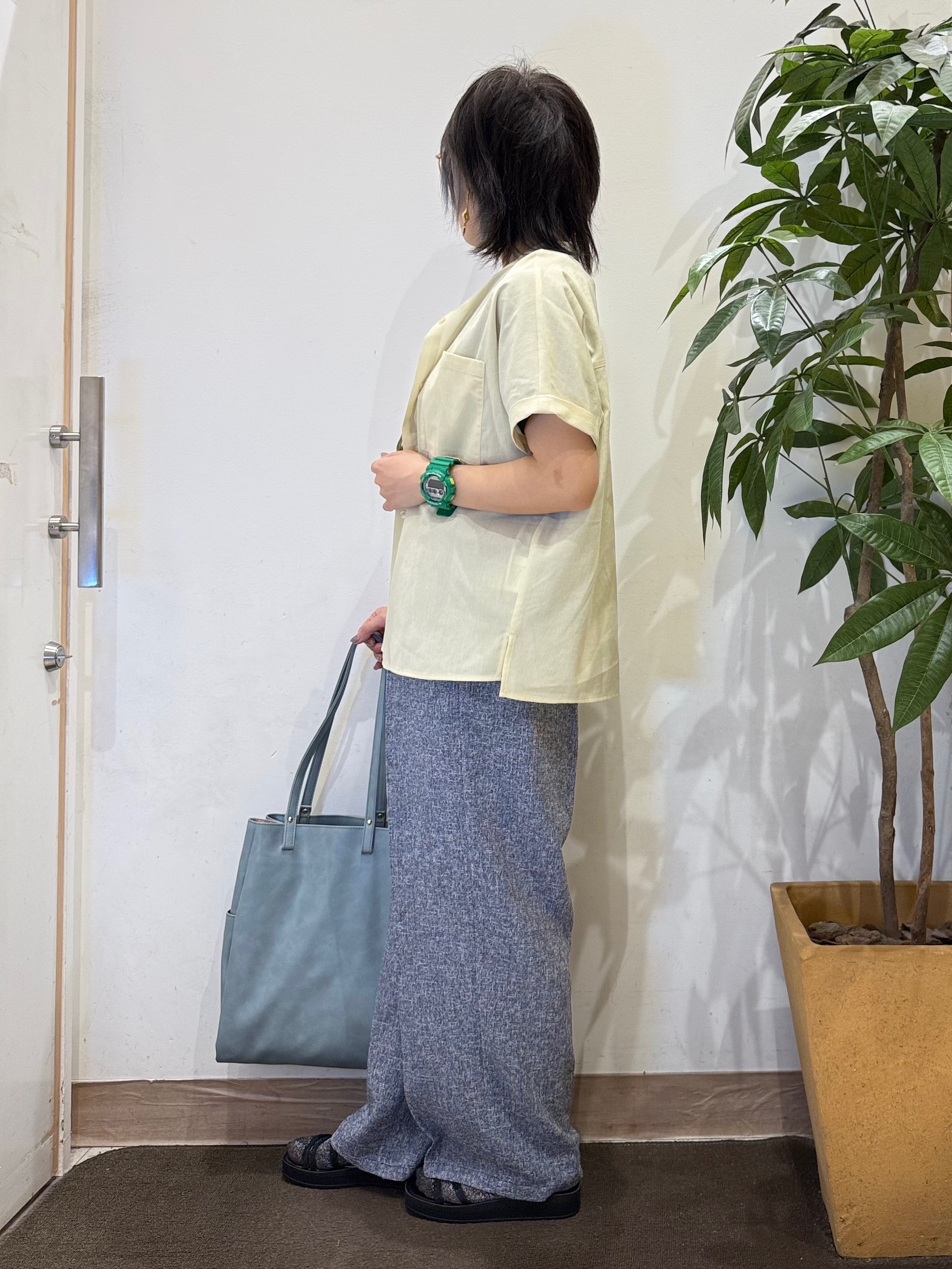 misakiさんの「SHOO･LA･RUE｜【さらり快適/洗濯機可/S-LL】風が通り抜ける 半袖バンドカラーシアーシャツ」を使ったコーディネート