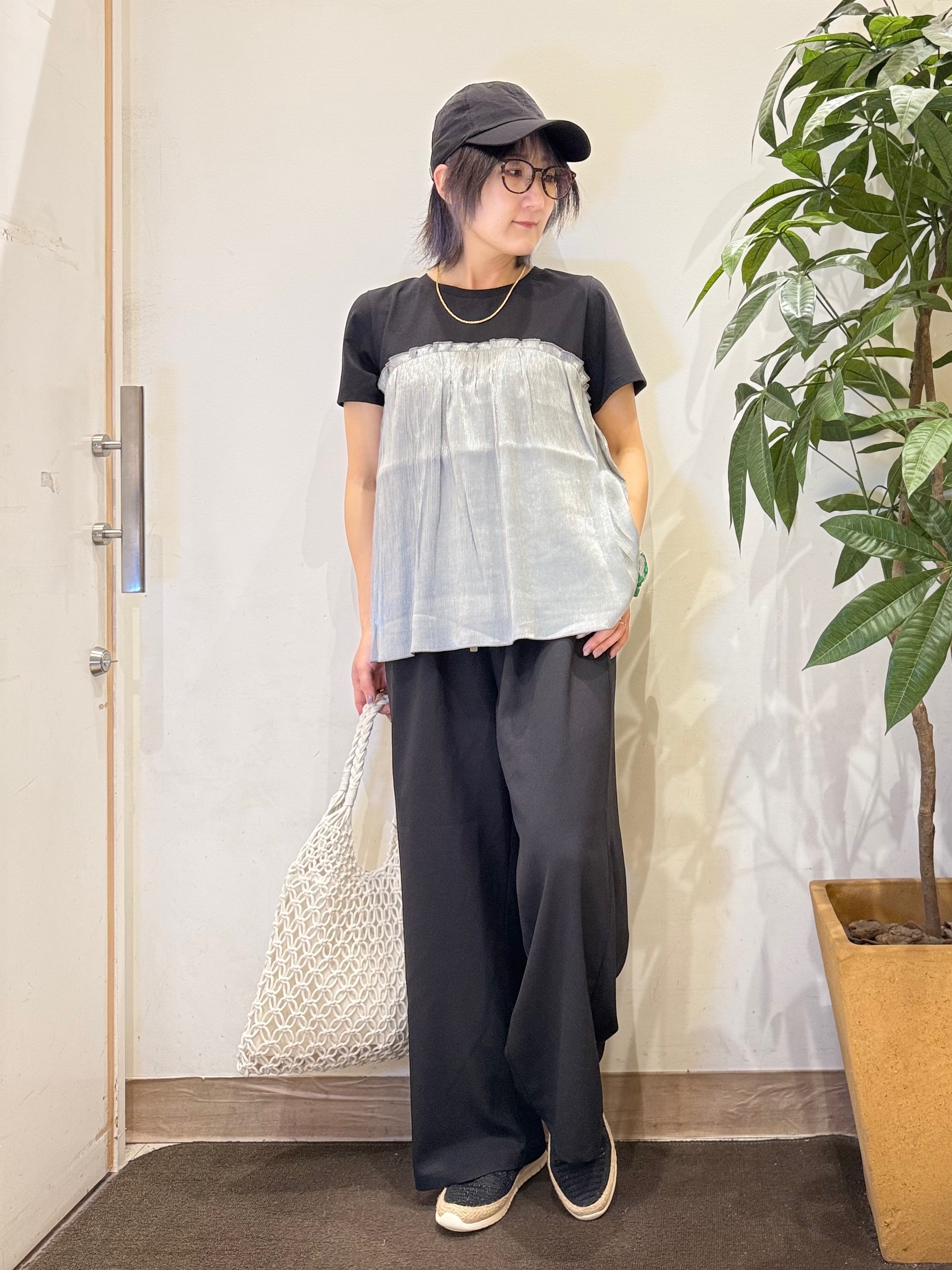 misakiさんの「SHOO･LA･RUE｜【ひんやり/S-LL】1枚でインせず決まる きらきらビスチェ風Tシャツ」を使ったコーディネート