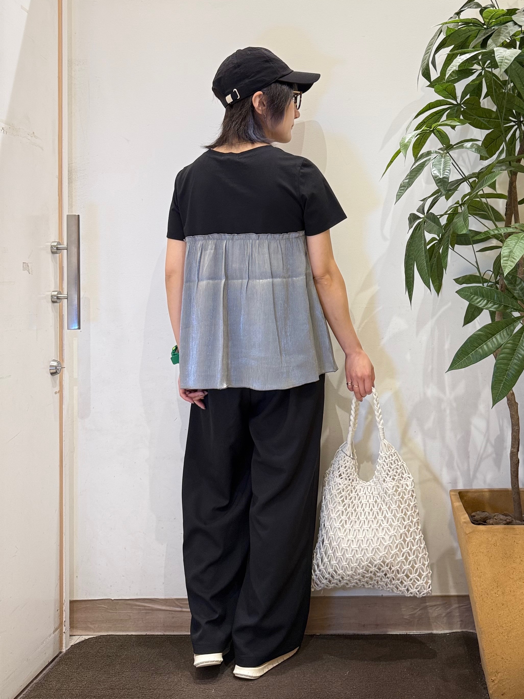misakiさんの「SHOO･LA･RUE｜【ひんやり/S-LL】1枚でインせず決まる きらきらビスチェ風Tシャツ」を使ったコーディネート