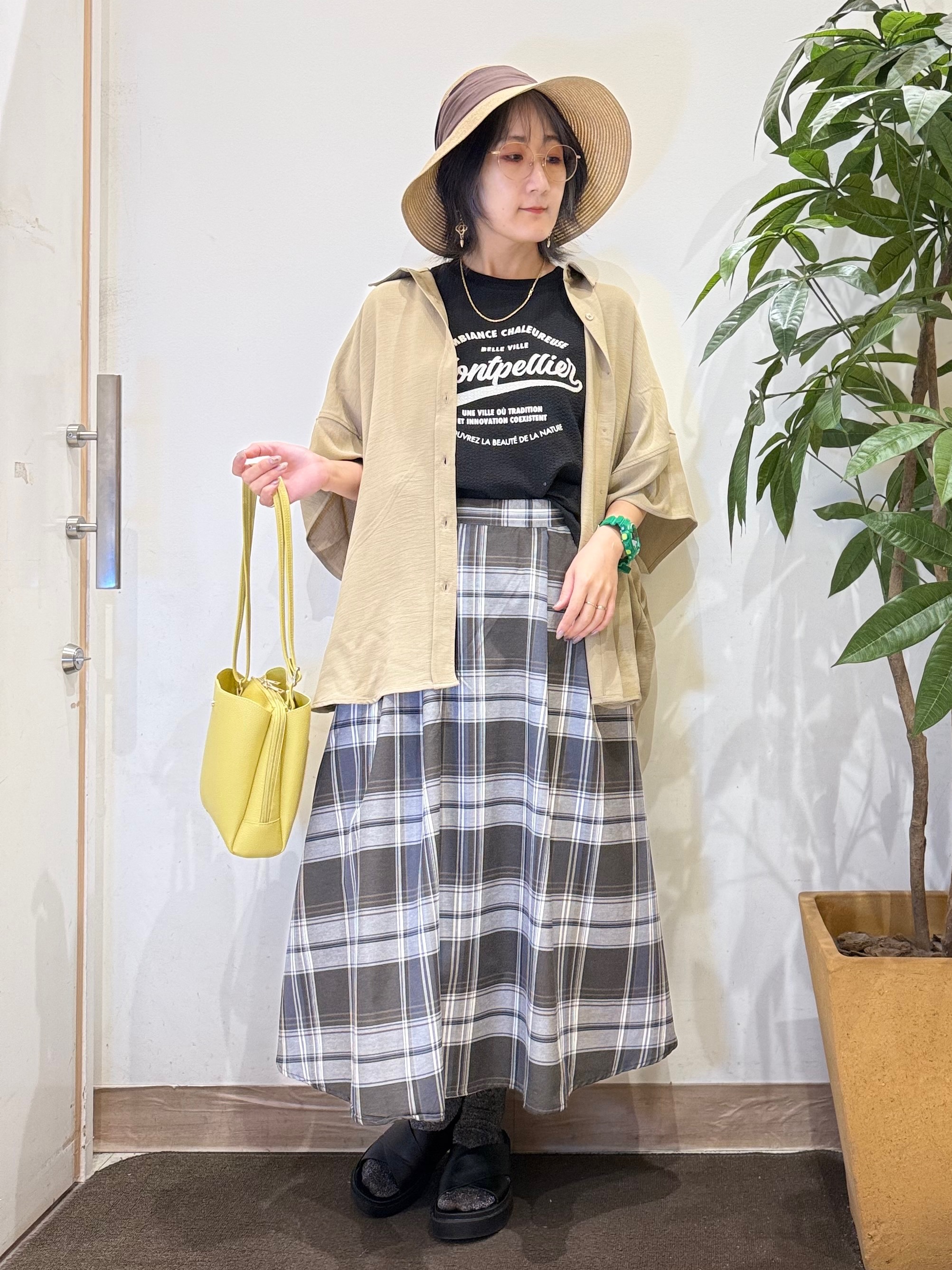 misakiさんの「SHOO･LA･RUE｜【高レビュー/洗濯後しわになりにくい/体型カバー】きちんとゆるっと 大人の抜け感 ポンチョ風カラーシ」を使ったコーディネート